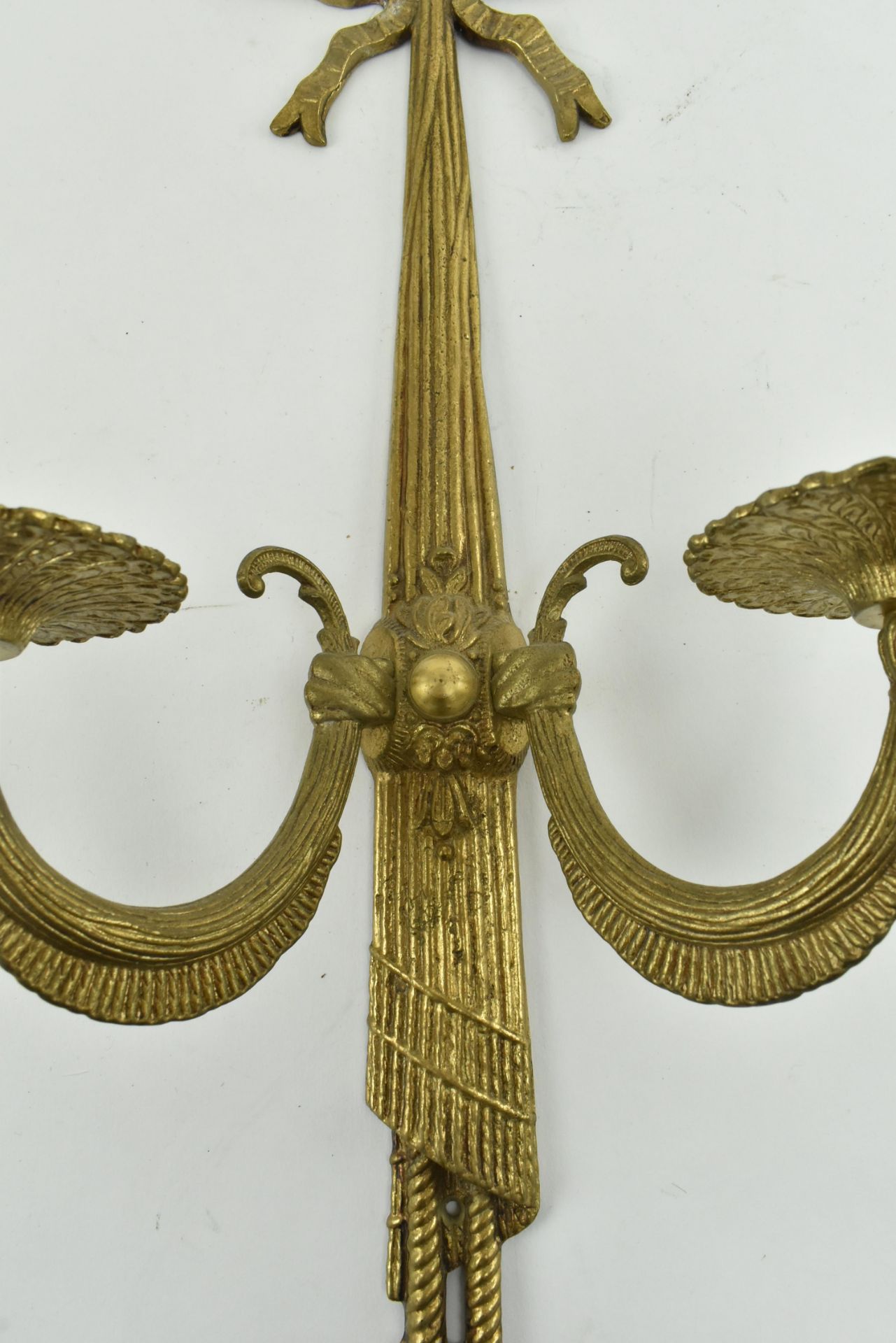 EARLY 20TH CENTURY REGENCY REVIVAL GILT METAL WALL SCONCE - Image 5 of 7