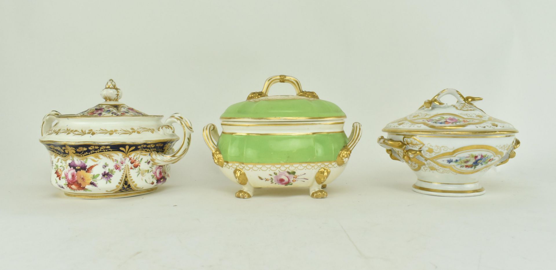 THREE EARLY 19TH CENTURY PORCELAIN SMALL LIDDED SUGAR POTS - Image 2 of 8