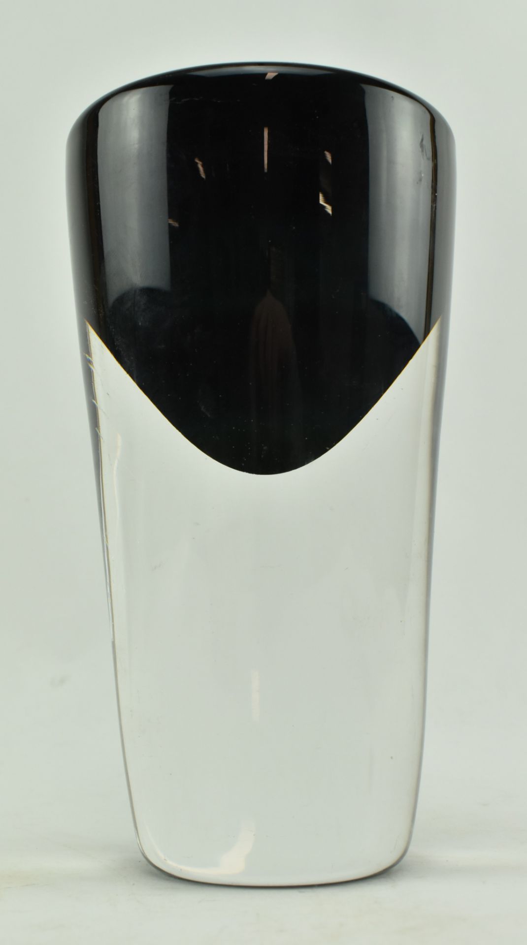 SIGNED VINTAGE HEAVY GLASS VASE IN INDIGO - Image 2 of 5