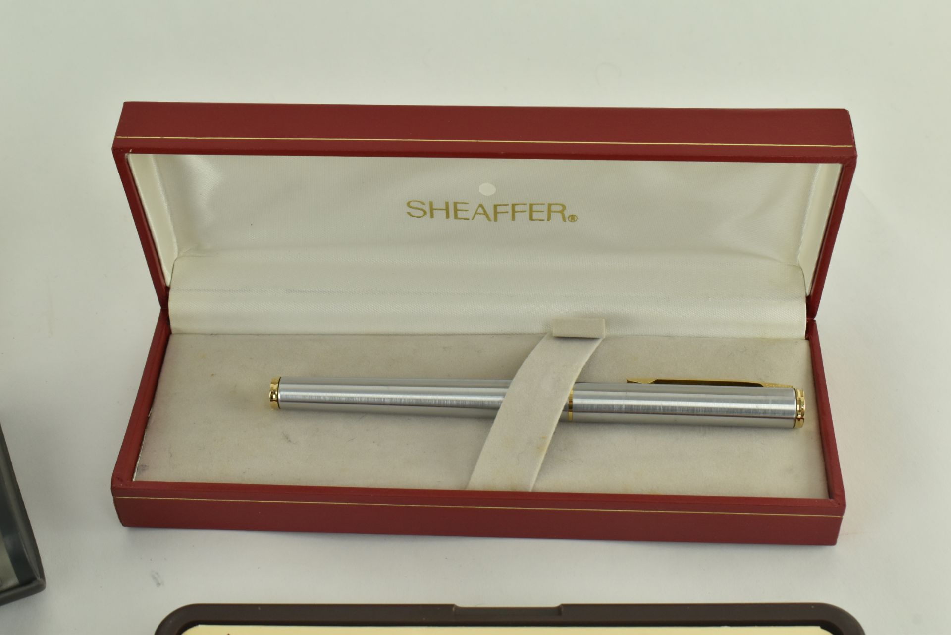 COLLECTION OF VINTAGE FOUNTAIN PENS INCL. PARKER & SHEAFFER - Image 4 of 9