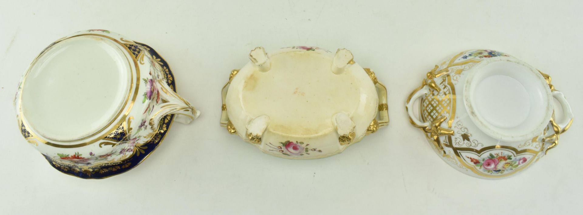 THREE EARLY 19TH CENTURY PORCELAIN SMALL LIDDED SUGAR POTS - Image 5 of 8