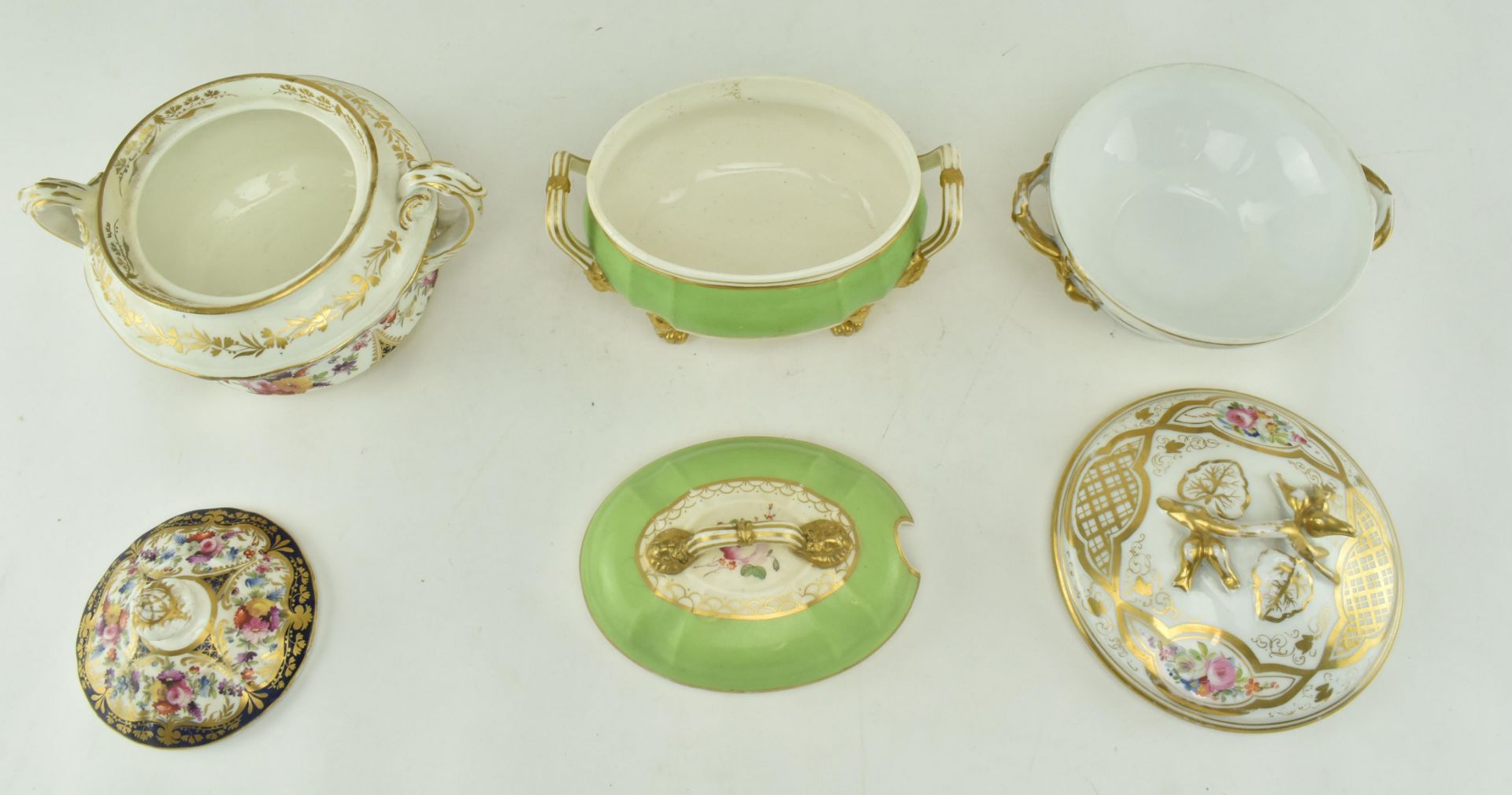 THREE EARLY 19TH CENTURY PORCELAIN SMALL LIDDED SUGAR POTS - Image 4 of 8