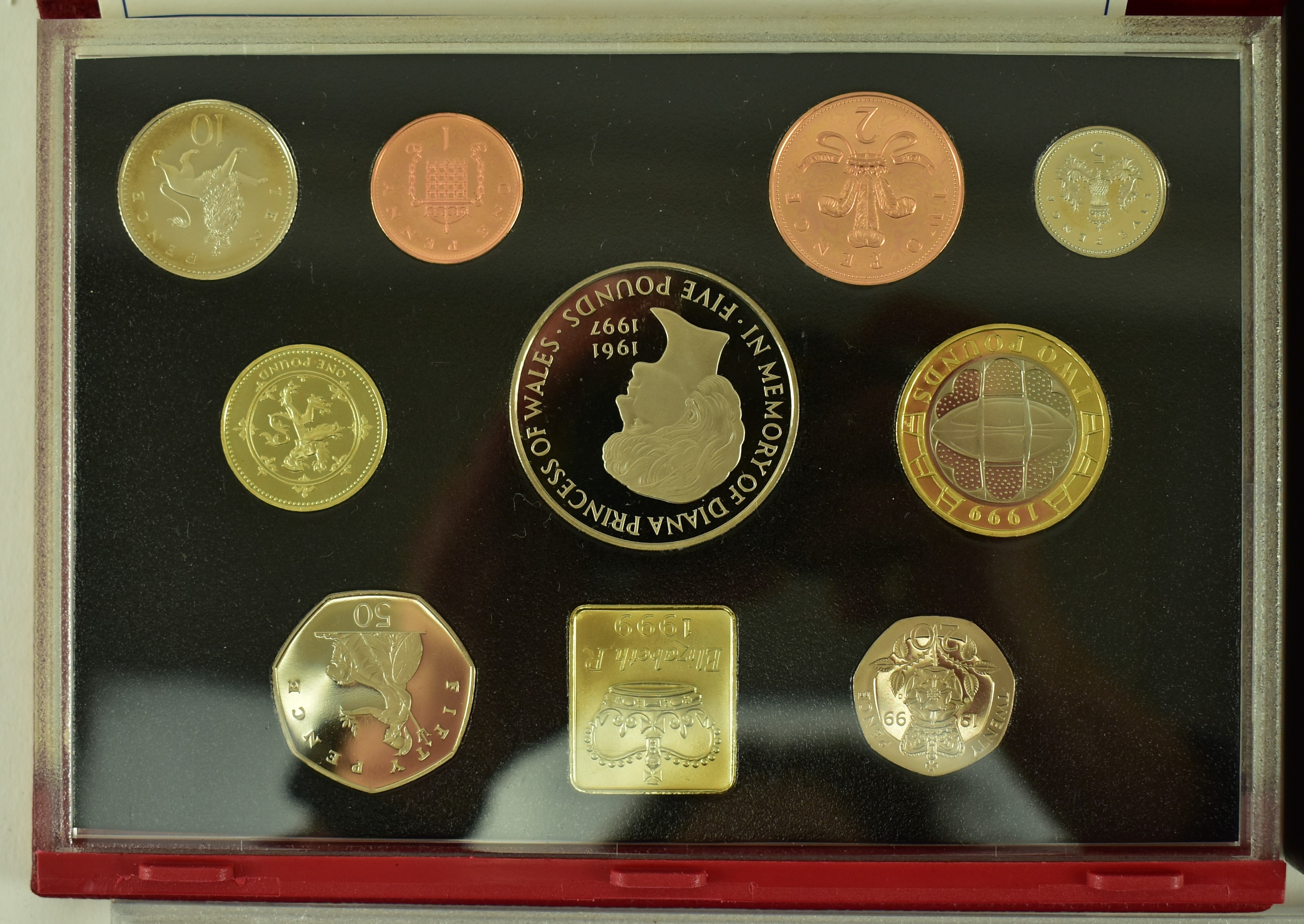 UK COLLECTION OF PROOF & NON-PROOF COIN SETS - Image 8 of 8