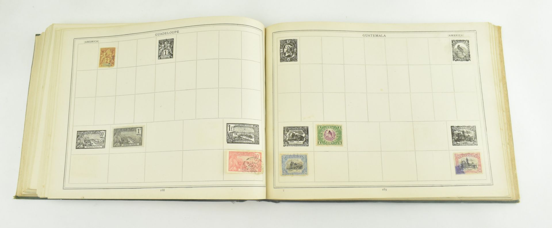 COLLECTION OF GB & FOREIGN COMMEMORATIVE & DEFINITIVE STAMPS - Image 5 of 11