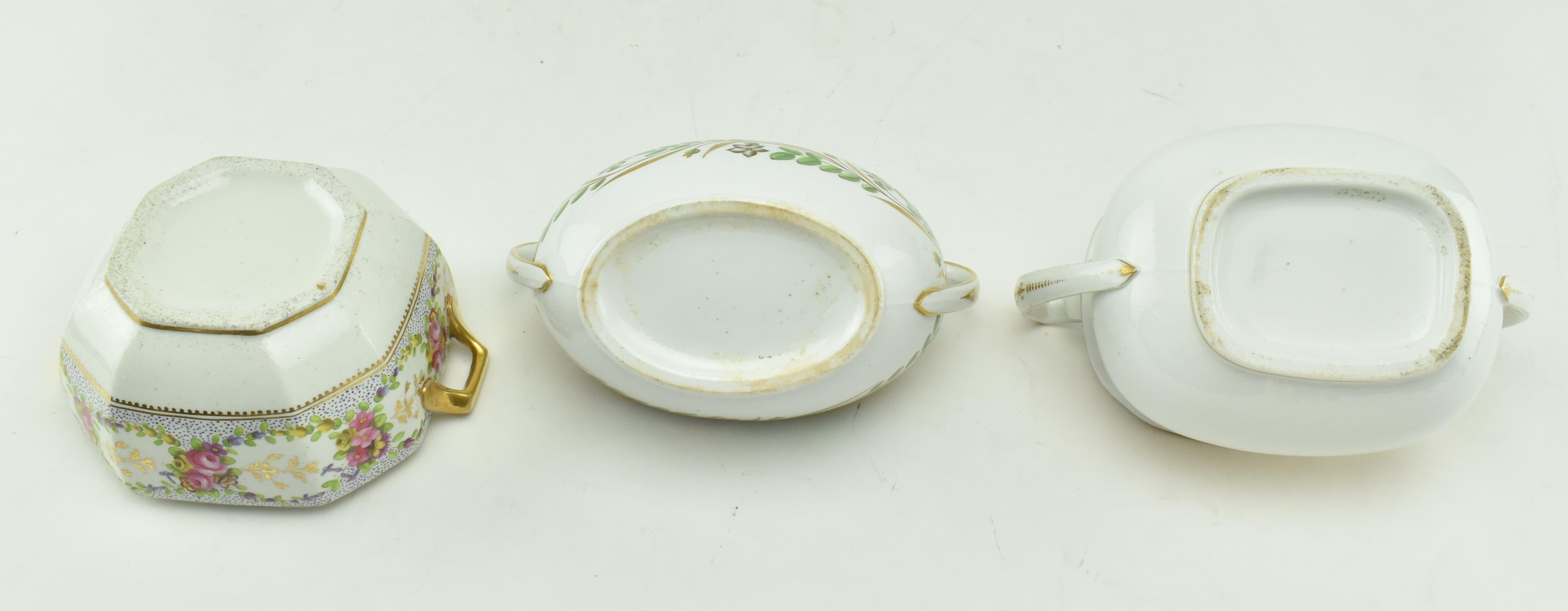 THREE EARLY 19TH CENTURY PORCELAIN SMALL LIDDED SUGAR POTS - Image 5 of 8