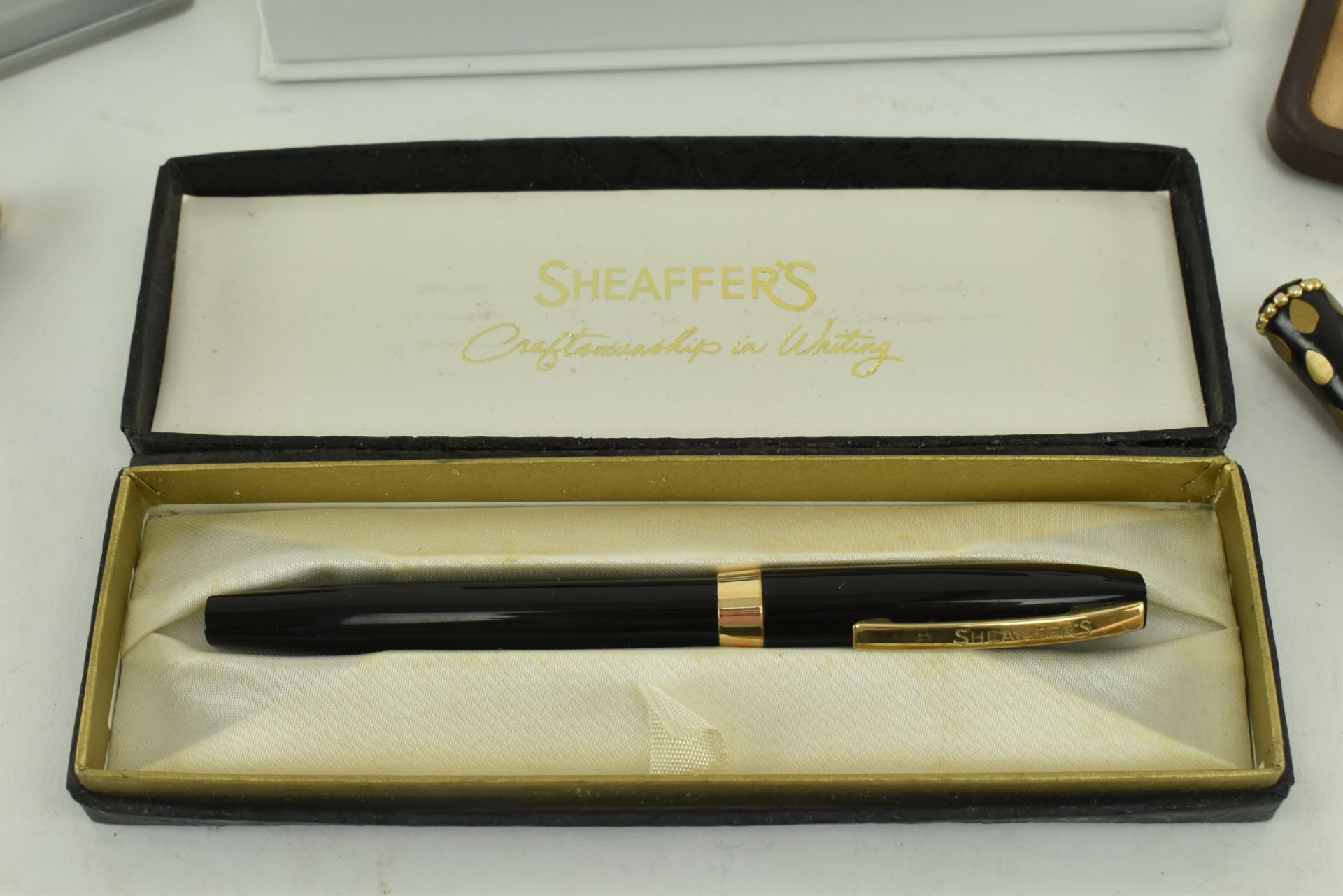 COLLECTION OF VINTAGE FOUNTAIN PENS INCL. PARKER & SHEAFFER - Image 8 of 9
