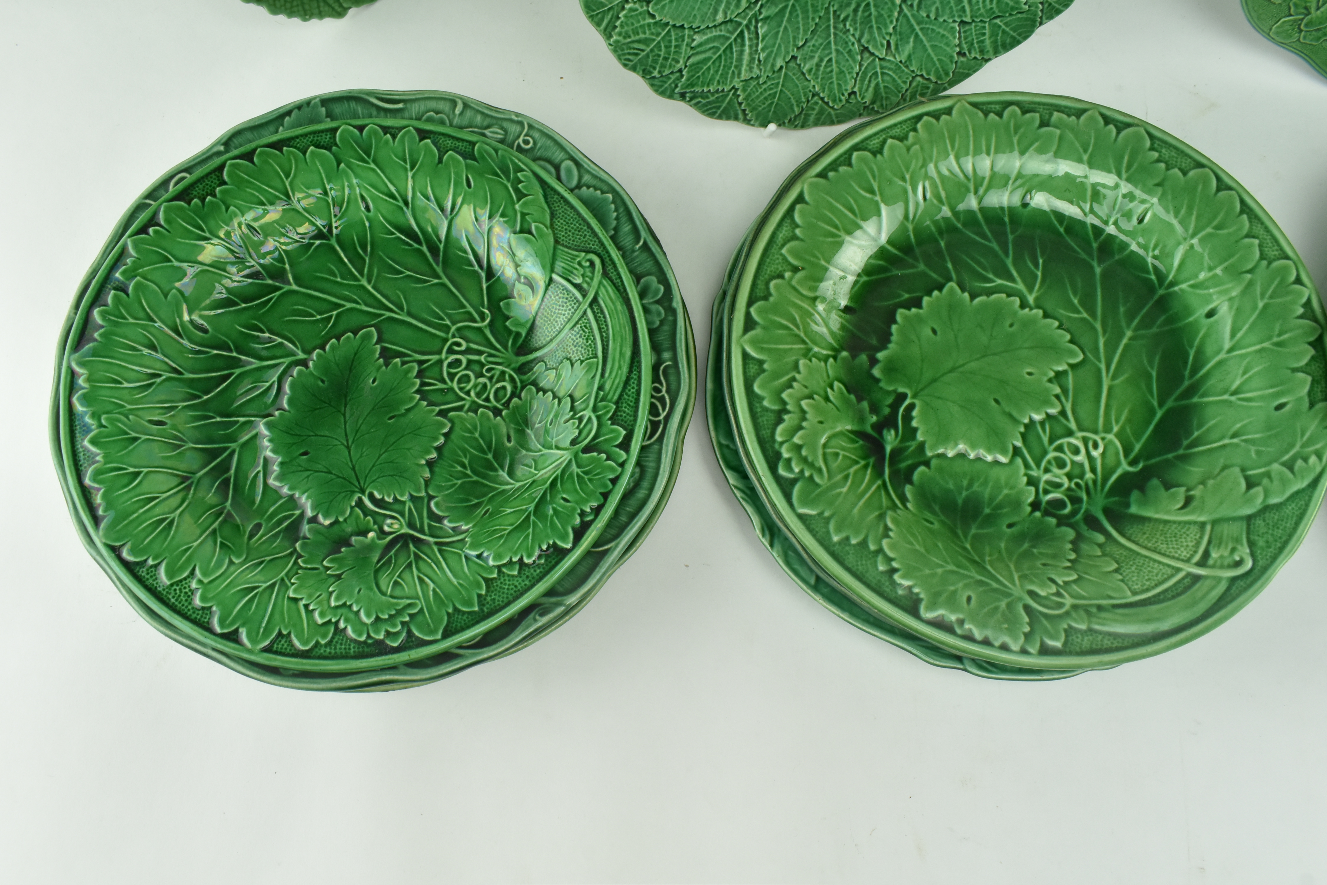 COLLECTION OF 15 WEDGWOOD & OTHER GREEN MAJOLICA LEAF PLATES - Image 5 of 11