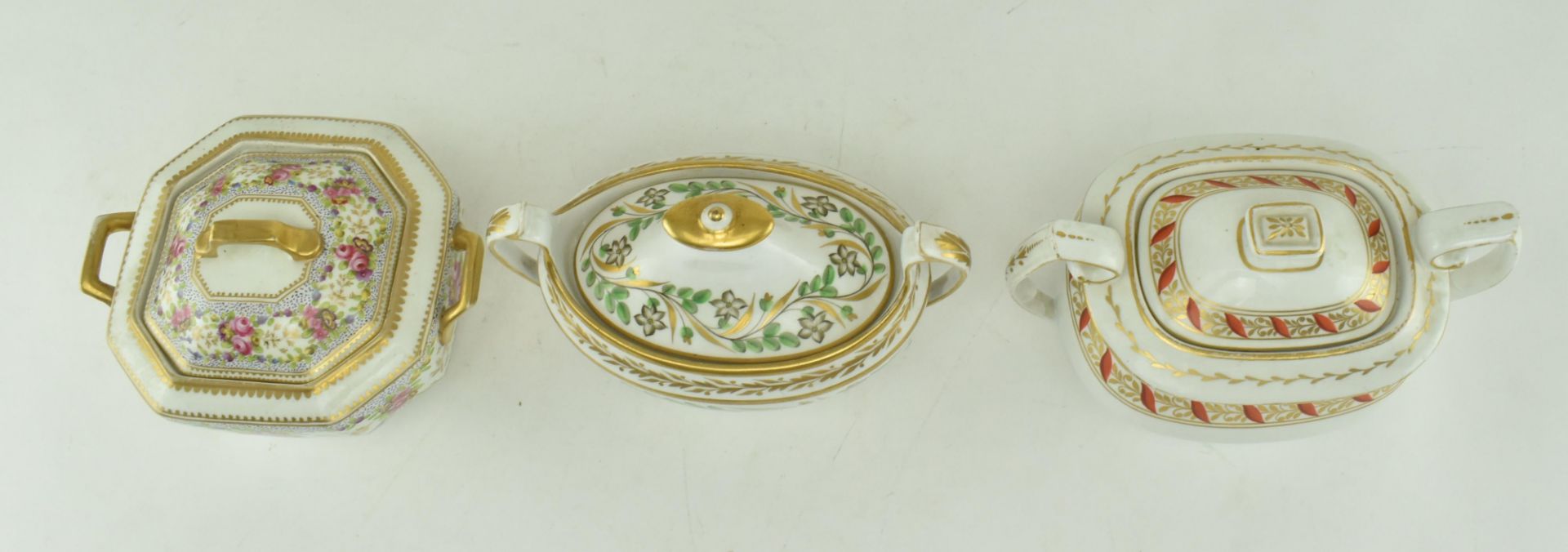 THREE EARLY 19TH CENTURY PORCELAIN SMALL LIDDED SUGAR POTS - Image 3 of 8