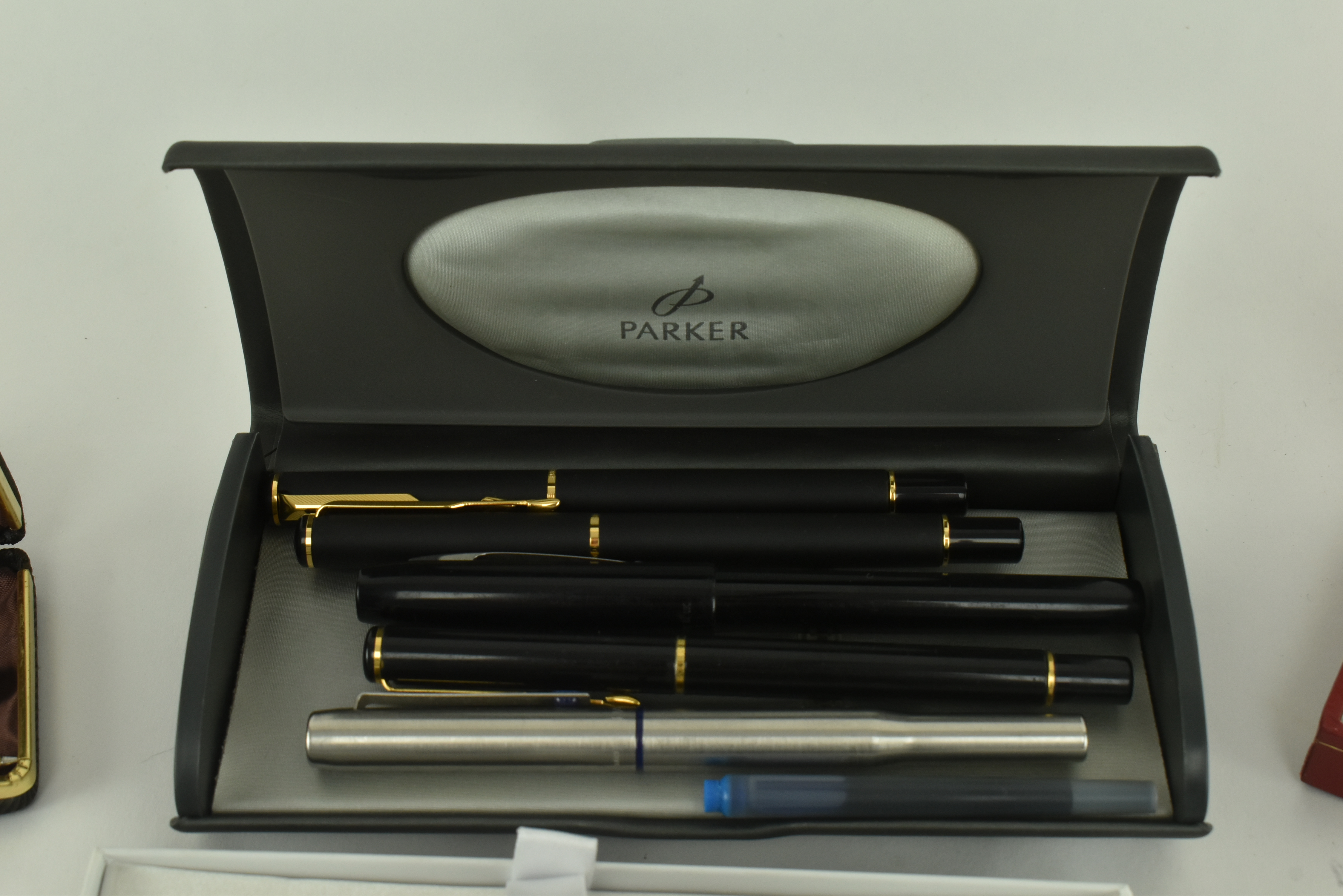 COLLECTION OF VINTAGE FOUNTAIN PENS INCL. PARKER & SHEAFFER - Image 3 of 9