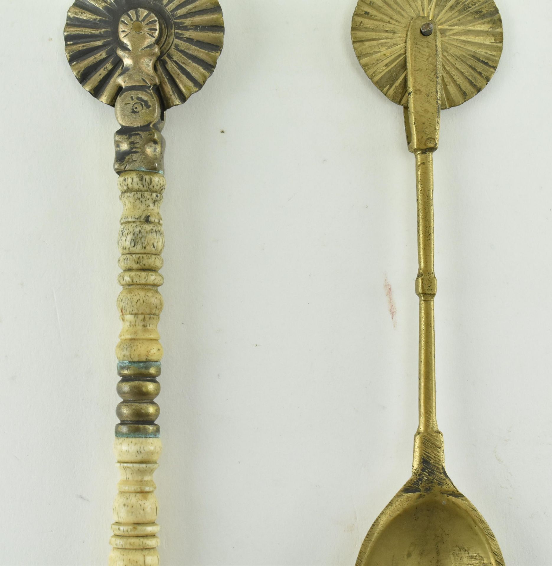 19TH CENTURY BRASS COMBINED DESSERT SPOON & PASTRY CRIMPER - Image 4 of 6