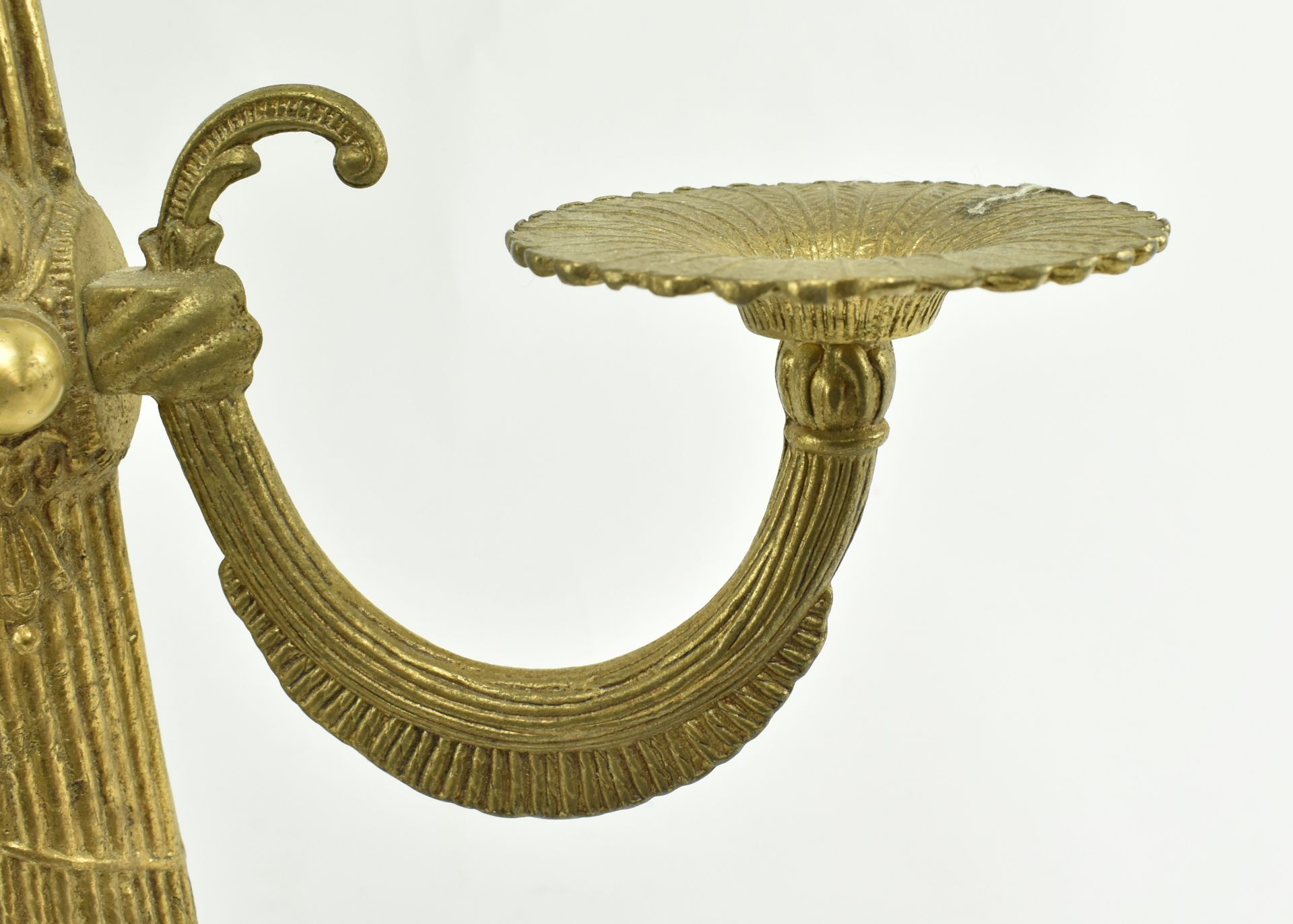 EARLY 20TH CENTURY REGENCY REVIVAL GILT METAL WALL SCONCE - Image 4 of 7