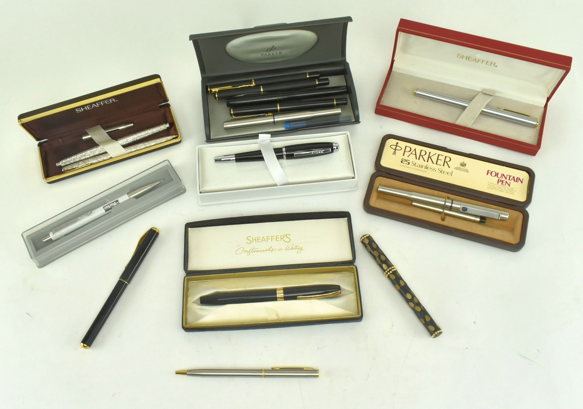 COLLECTION OF VINTAGE FOUNTAIN PENS INCL. PARKER & SHEAFFER