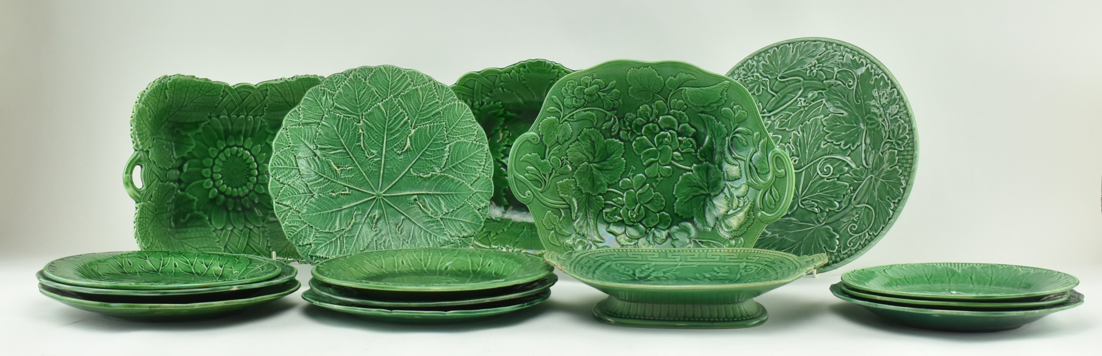 COLLECTION OF 15 WEDGWOOD & OTHER GREEN MAJOLICA LEAF PLATES - Image 2 of 11