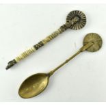 19TH CENTURY BRASS COMBINED DESSERT SPOON & PASTRY CRIMPER