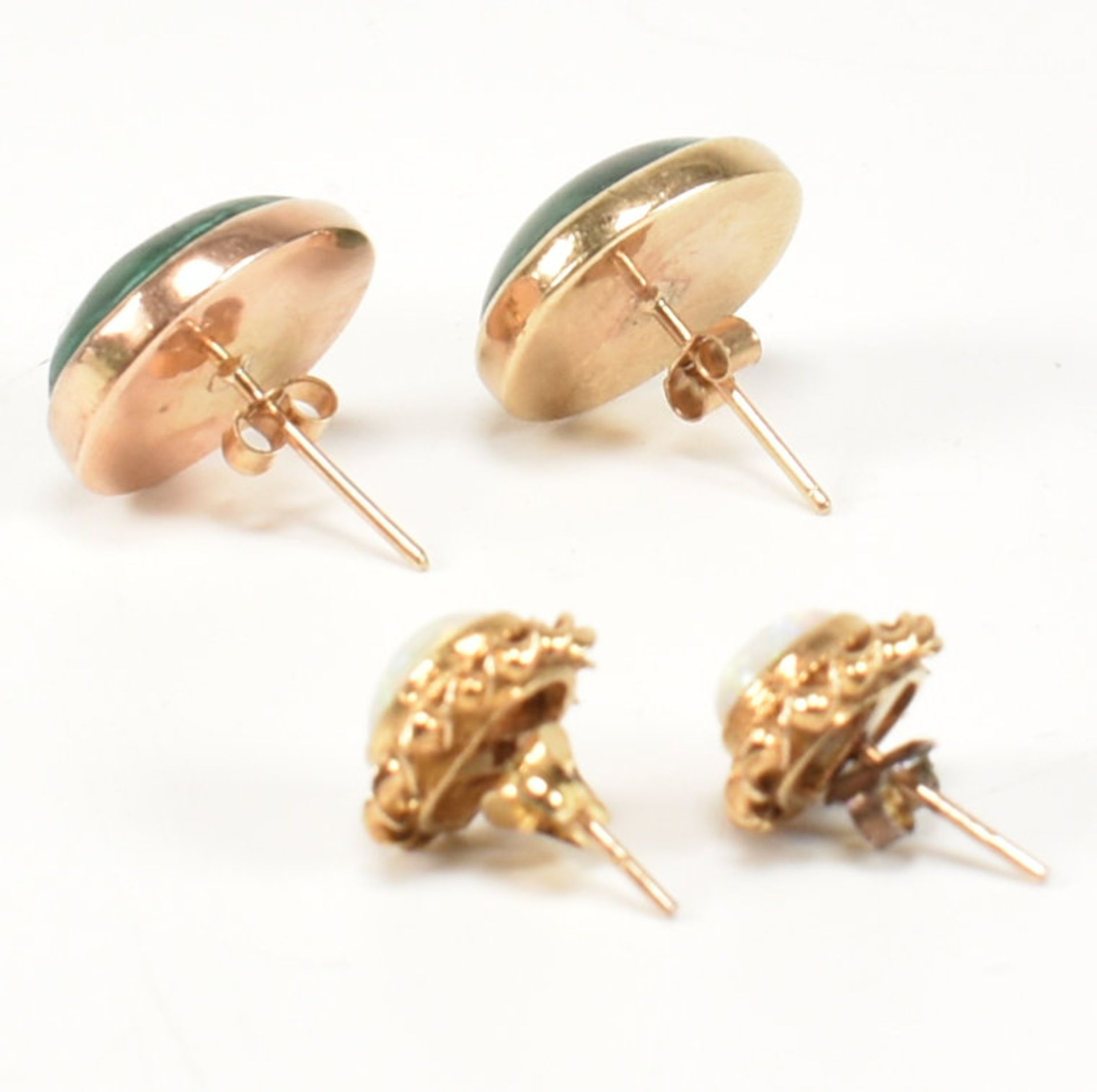 TWO PAIRS OF 9CT GOLD STUD EARRINGS - Image 4 of 8