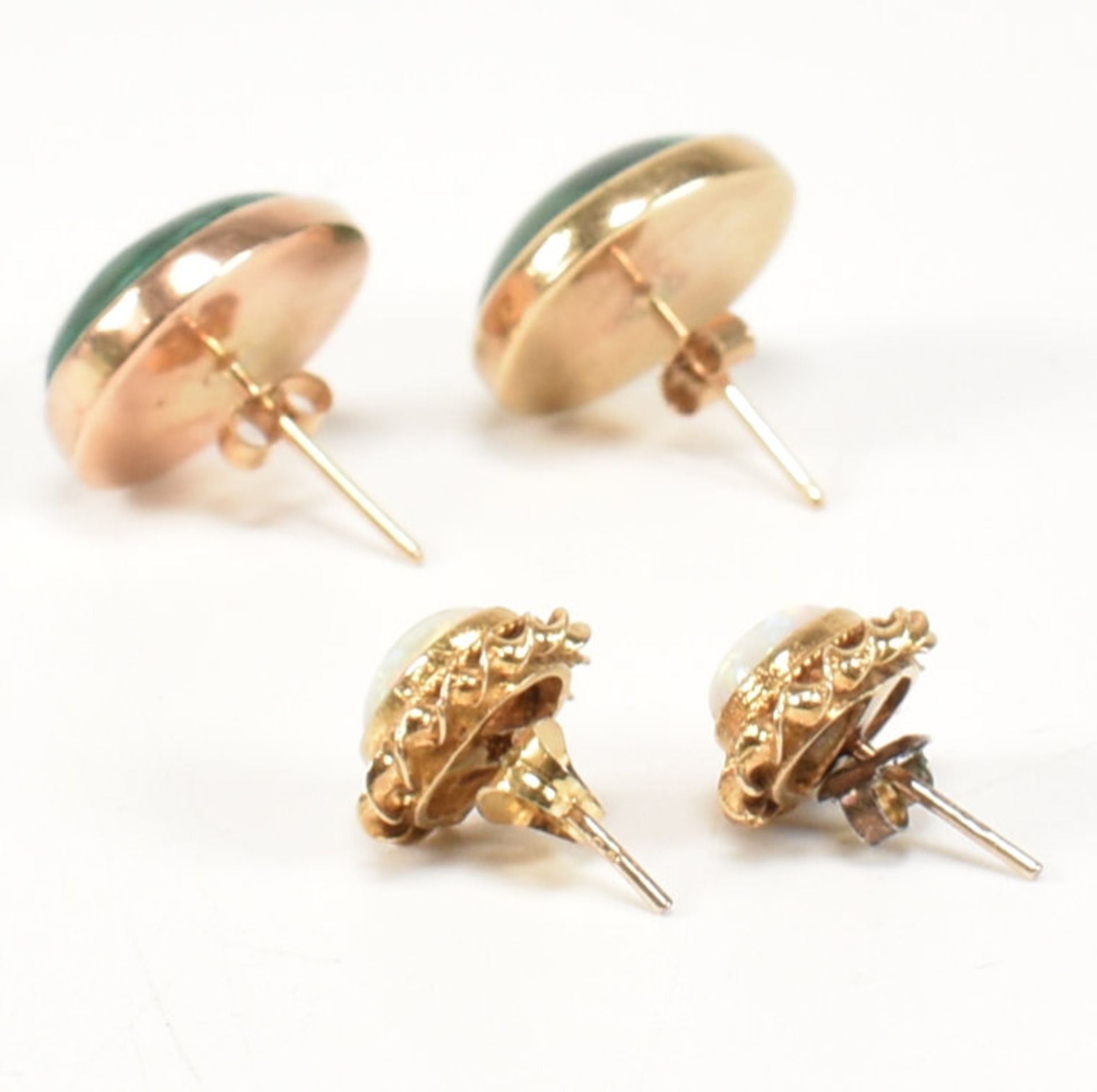 TWO PAIRS OF 9CT GOLD STUD EARRINGS - Image 3 of 8