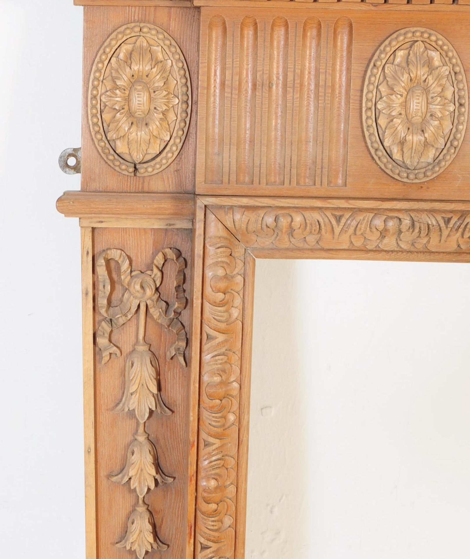 VICTORIAN 19TH CENTURY PITCH PINE CARVED FIREPLACE SURROUND - Image 4 of 5