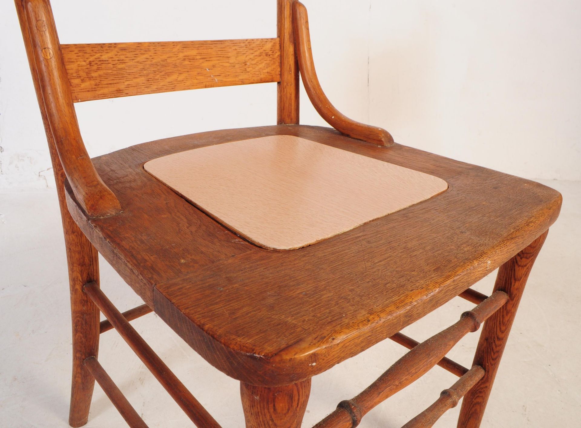 EARLY 20TH CENTURY ARTS & CRAFTS OAK HALL ARMCHAIR - Image 8 of 16
