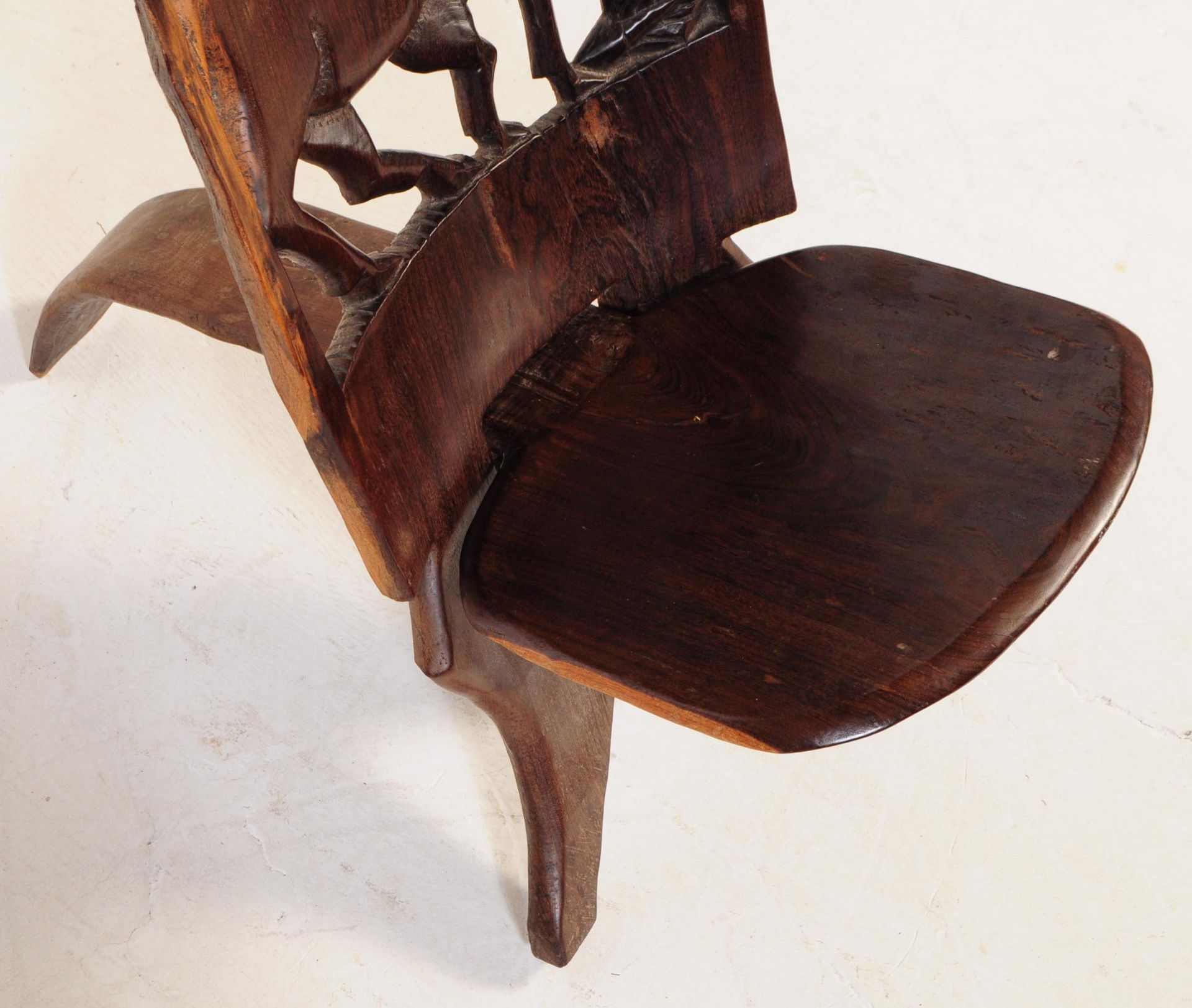 20TH CENTURY HARDWOOD AFRICAN TRIBAL BIRTHING CHAIR - Bild 11 aus 12