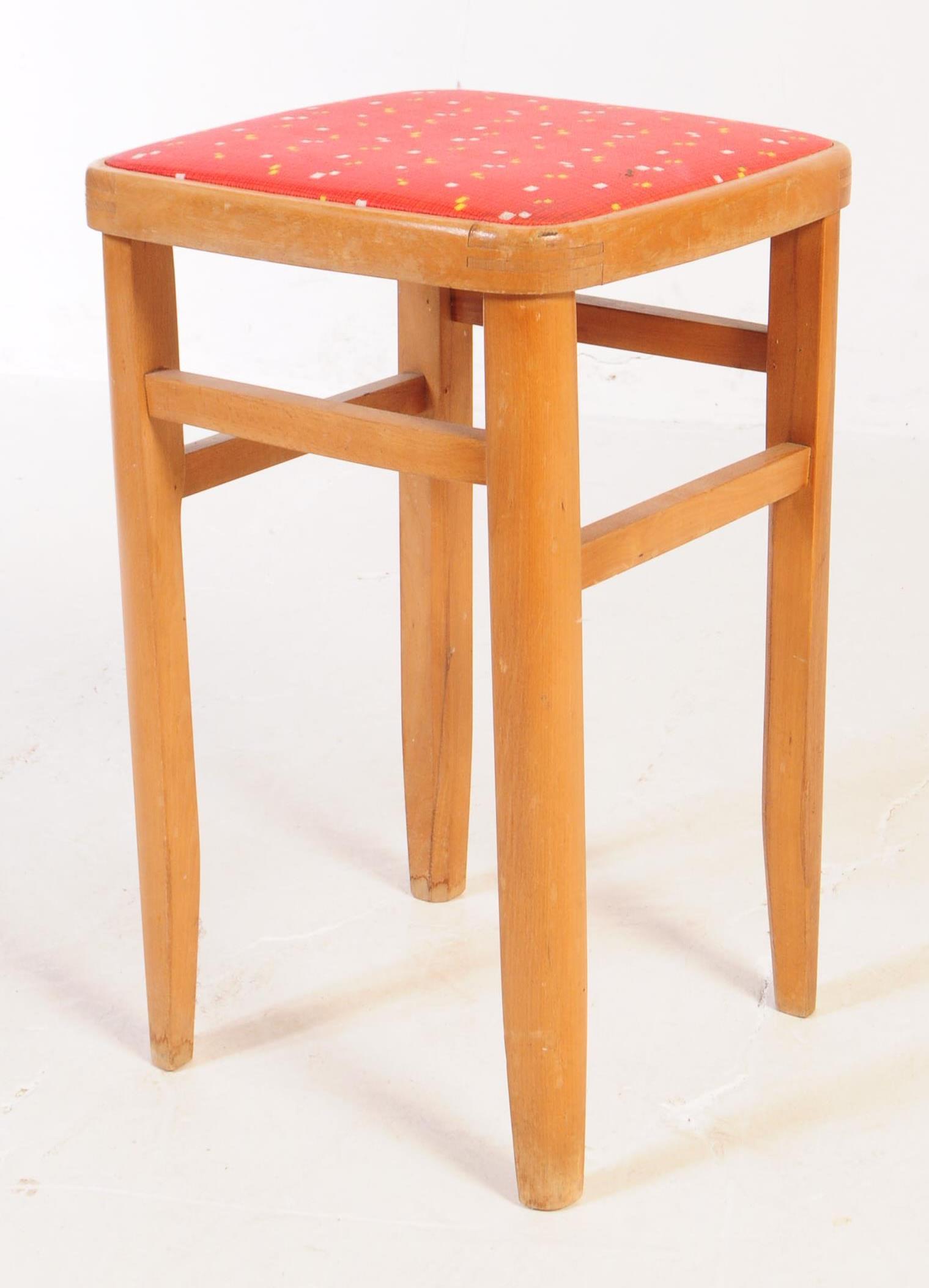 MID 20TH CENTURY FORMICA KITCHEN TABLE AND STOOLS - Image 17 of 18