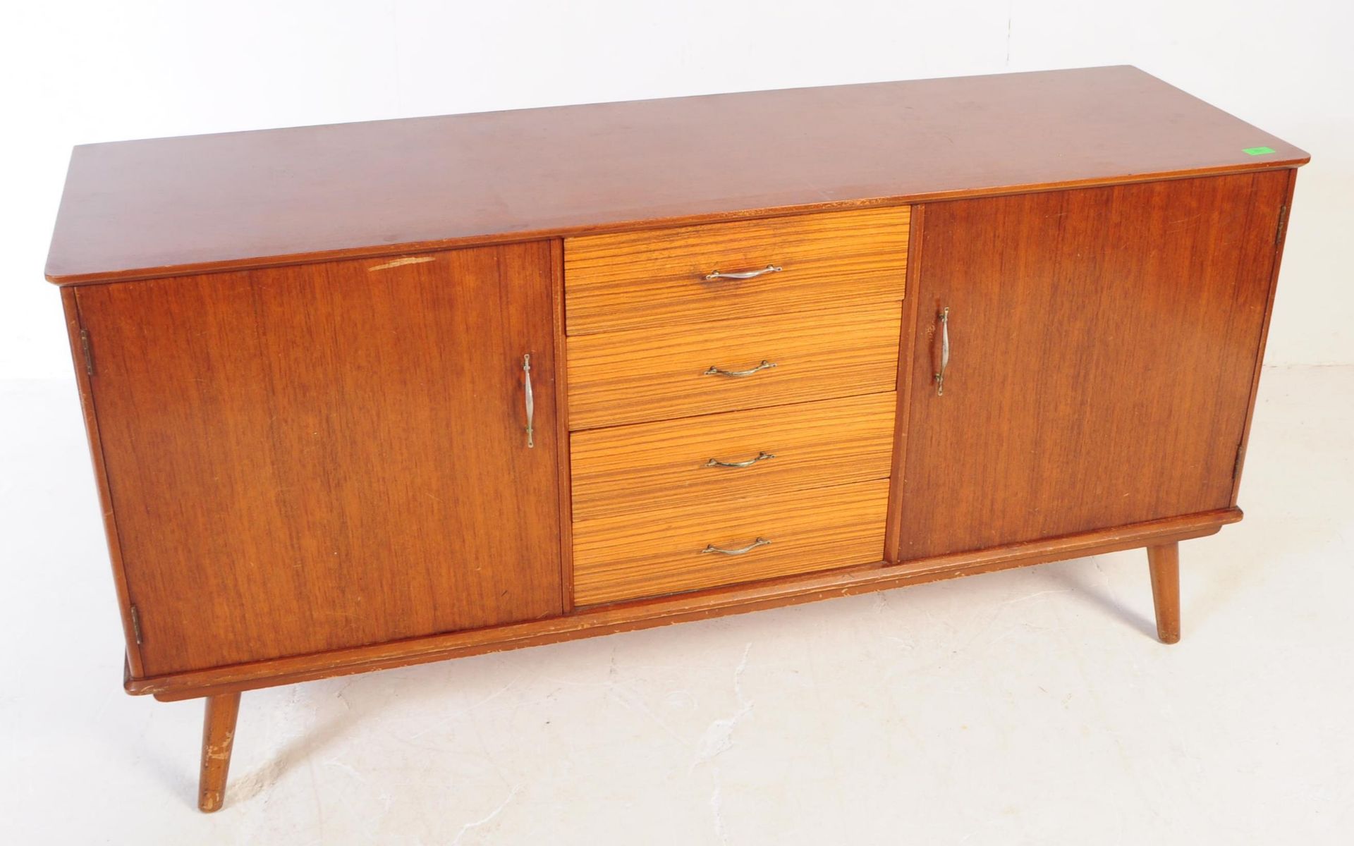 MID 20TH CENTURY TEAK VENEER SIDEBOARD - Image 3 of 20