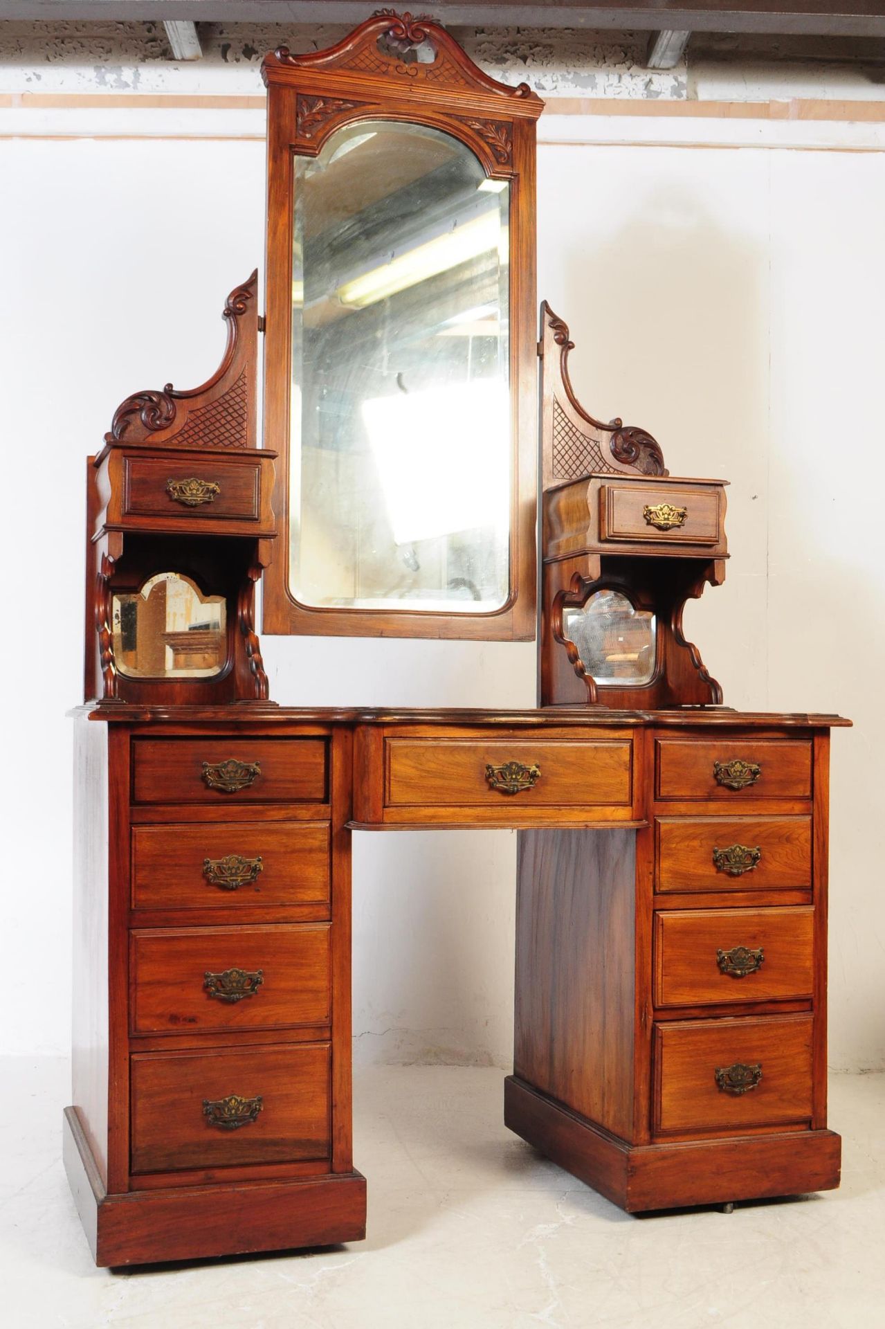 VICTORIAN 19TH CENTURY MAHOGANY DRESSING TABLE - Bild 2 aus 12