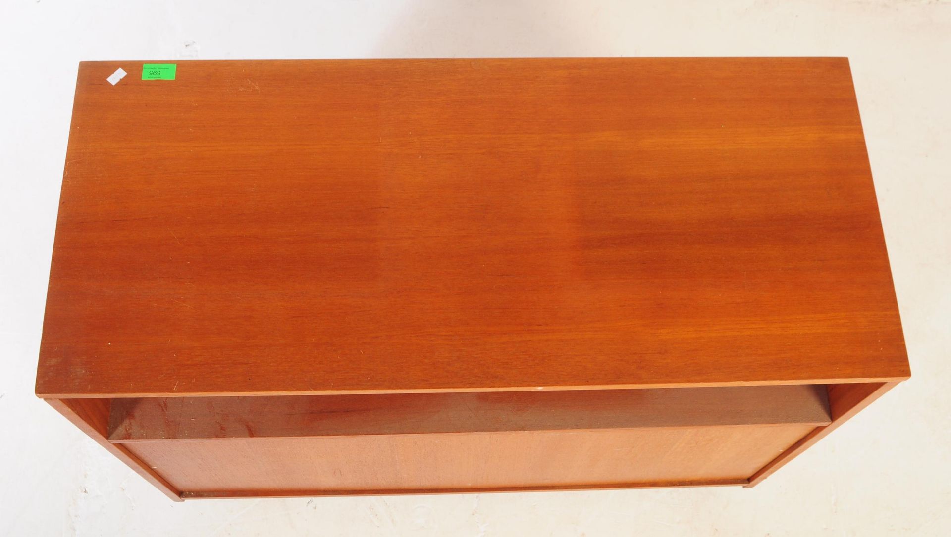 RETRO 1970S BRITISH TEAK SIDEBOARD CONSOLE CABINET - Bild 5 aus 6