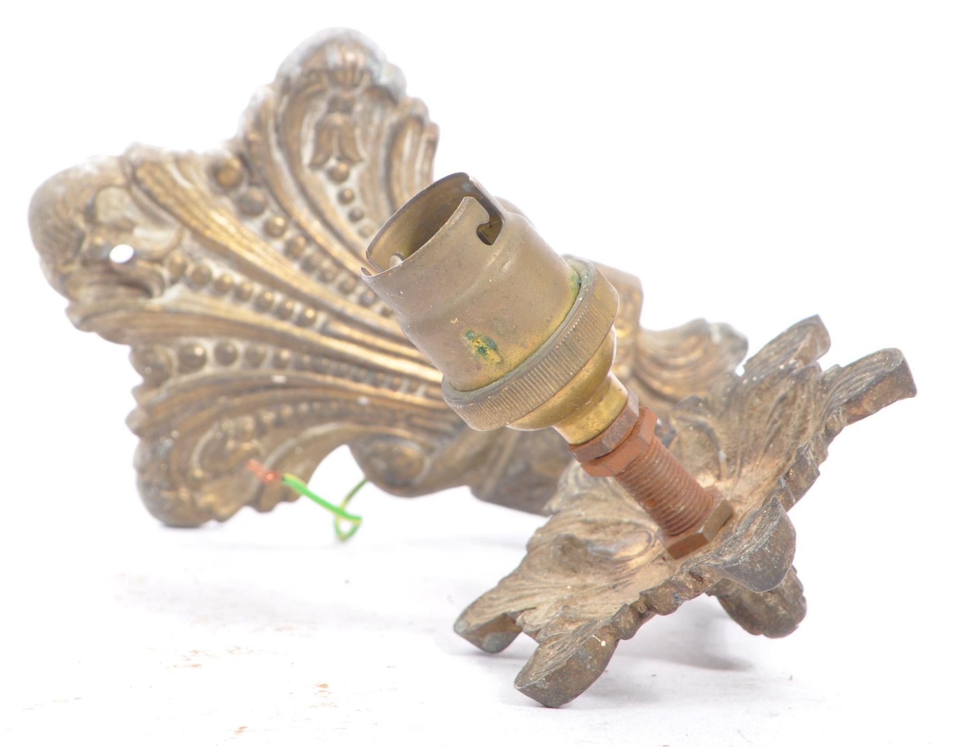 PAIR OF POSSIBLY FRENCH 20TH CENTURY BRASS WALL SCONCES - Bild 3 aus 7