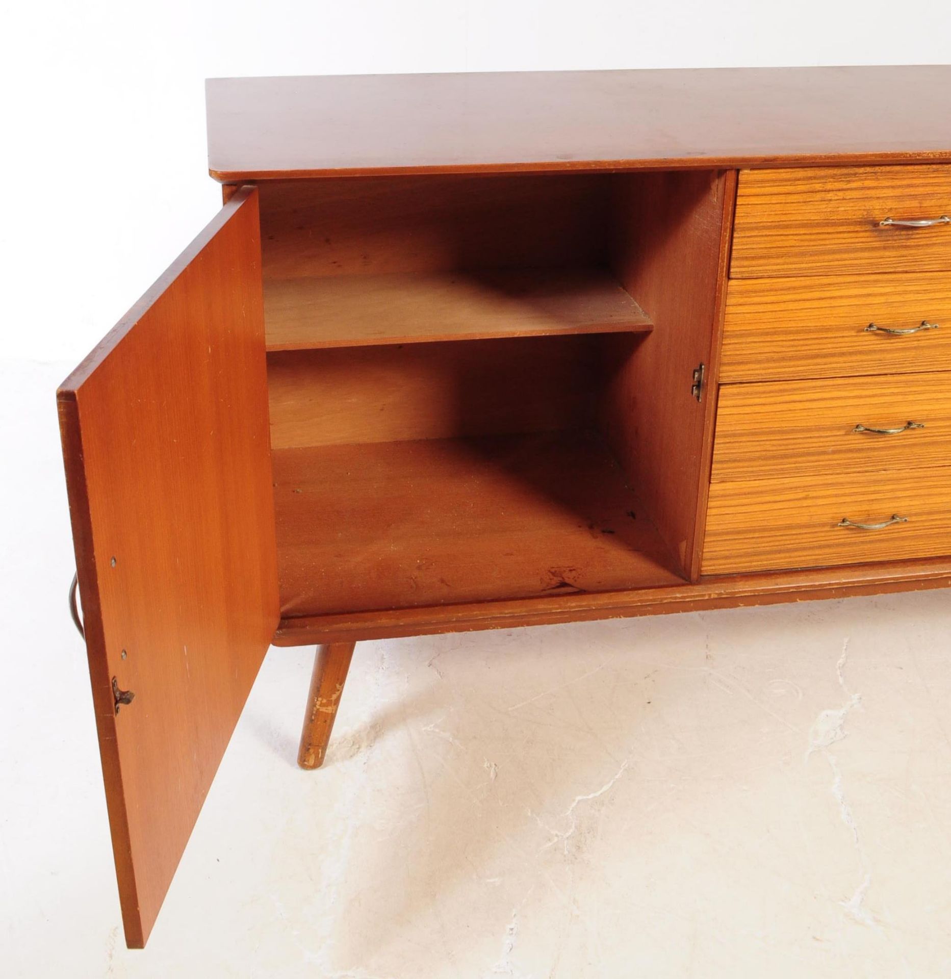 MID 20TH CENTURY TEAK VENEER SIDEBOARD - Image 6 of 20