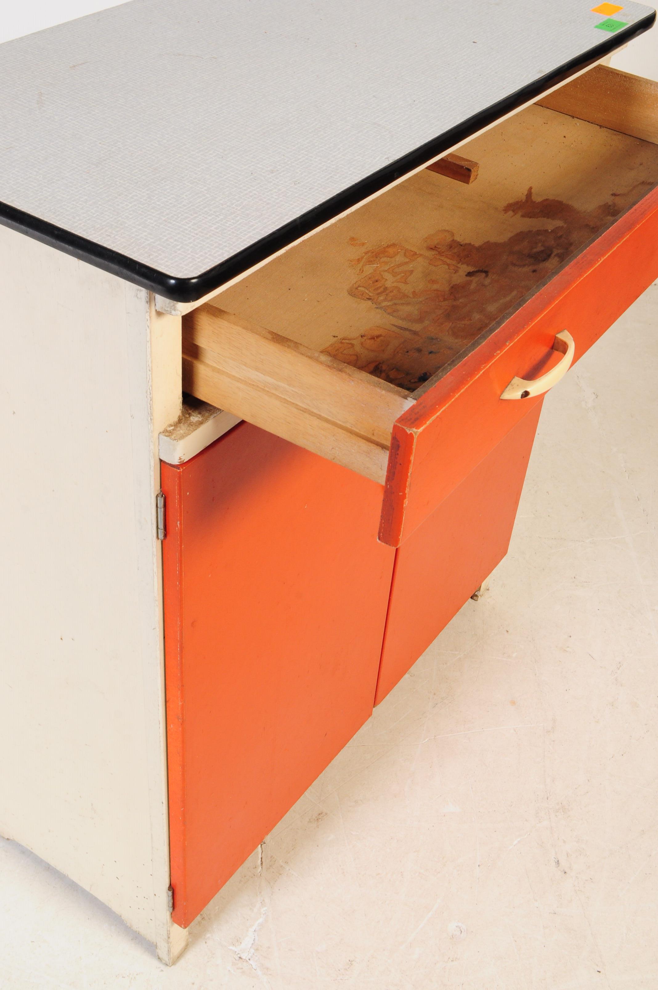 MID 20TH CENTURY FORMICA KITCHEN UNIT - Image 3 of 7