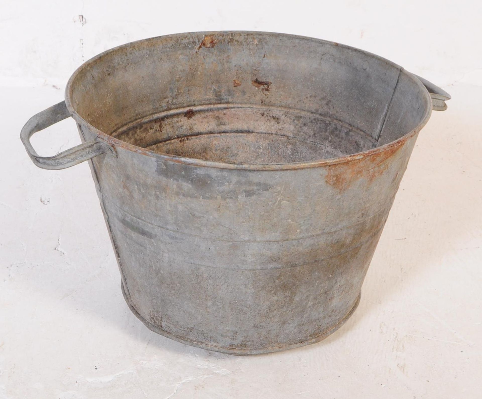FIVE MID CENTURY GALVANISED BATH PLANTER & WATERING CANS - Image 11 of 22