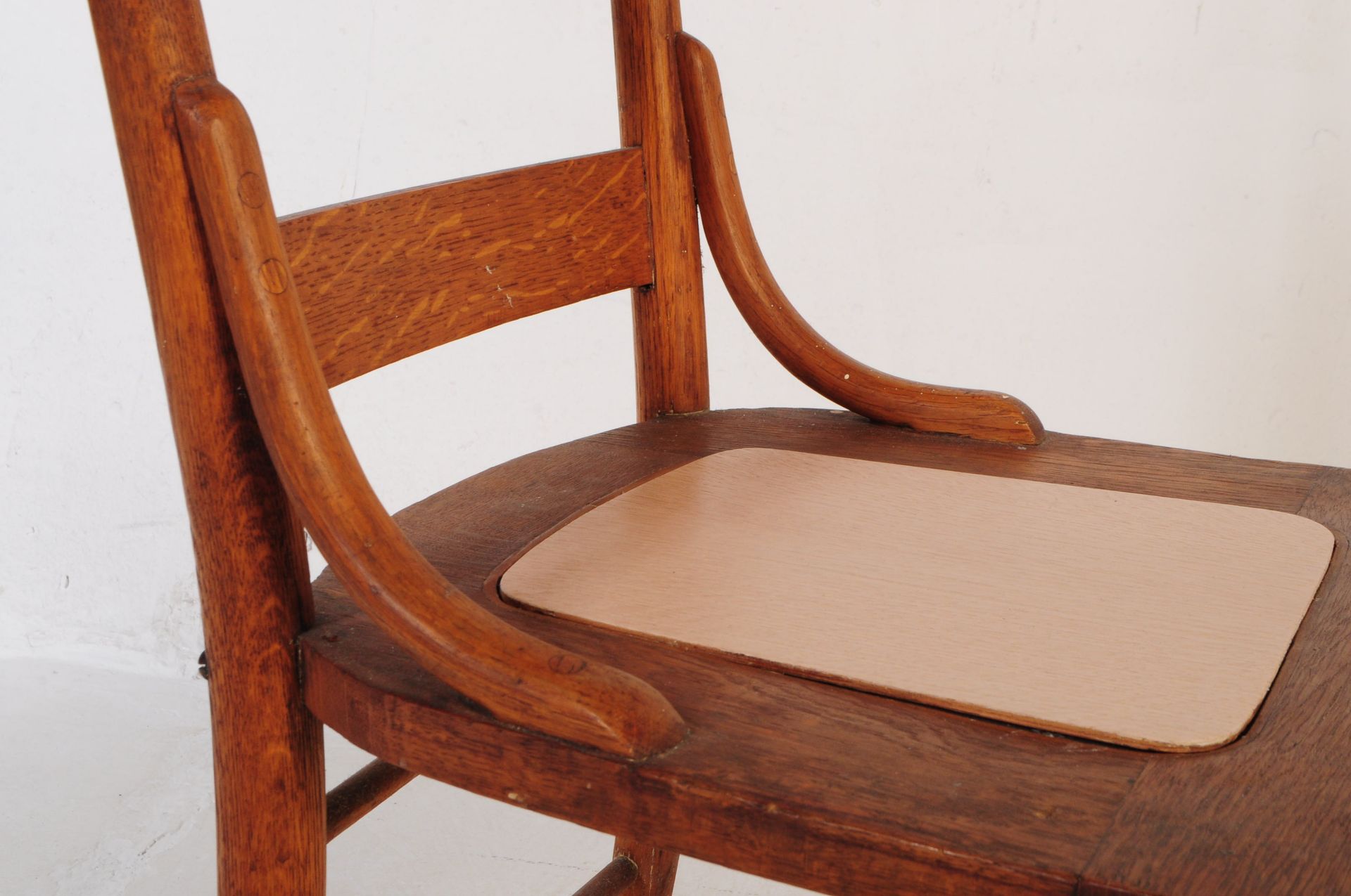 EARLY 20TH CENTURY ARTS & CRAFTS OAK HALL ARMCHAIR - Image 13 of 16