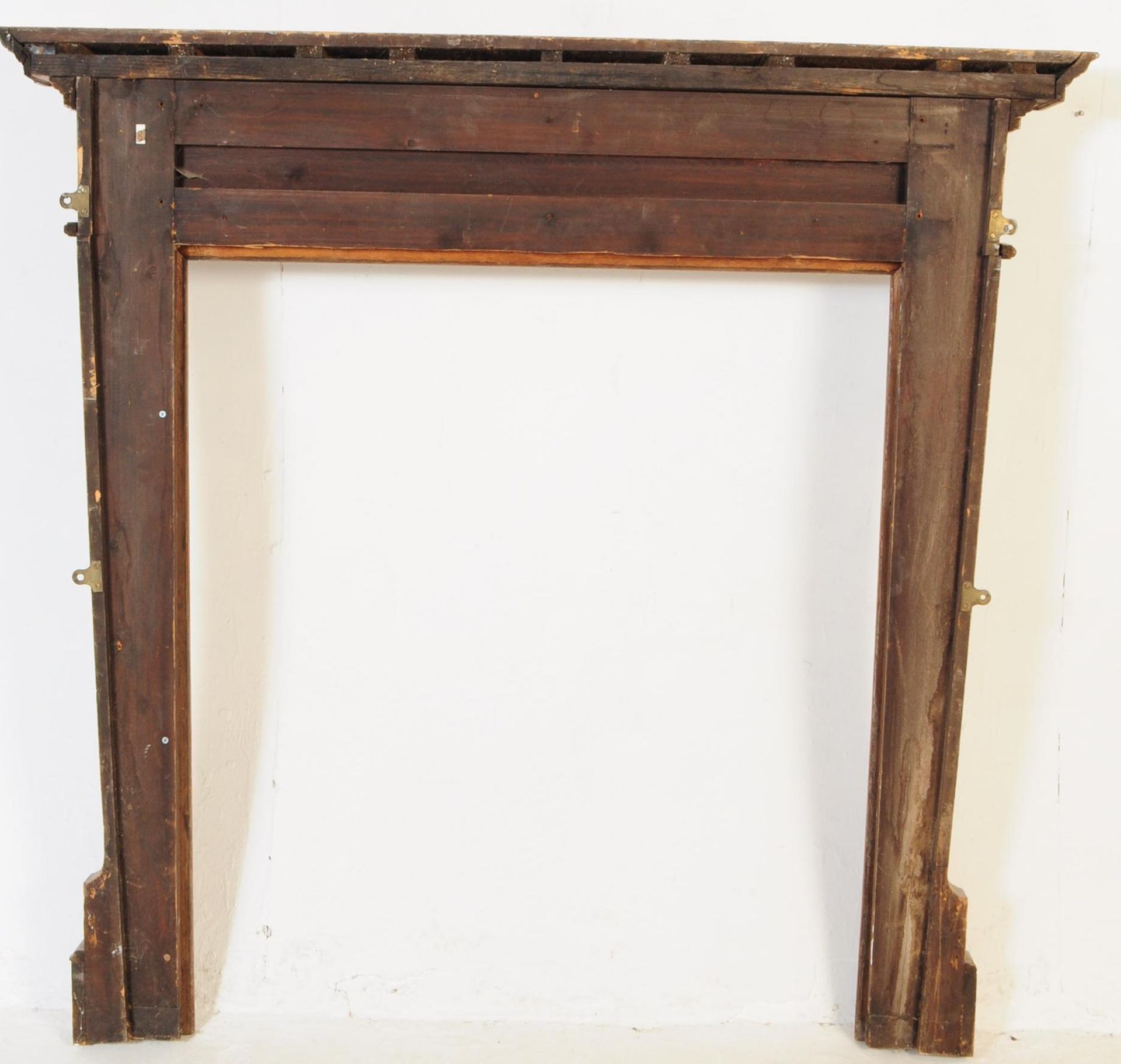 VICTORIAN 19TH CENTURY PITCH PINE CARVED FIREPLACE SURROUND - Image 5 of 5