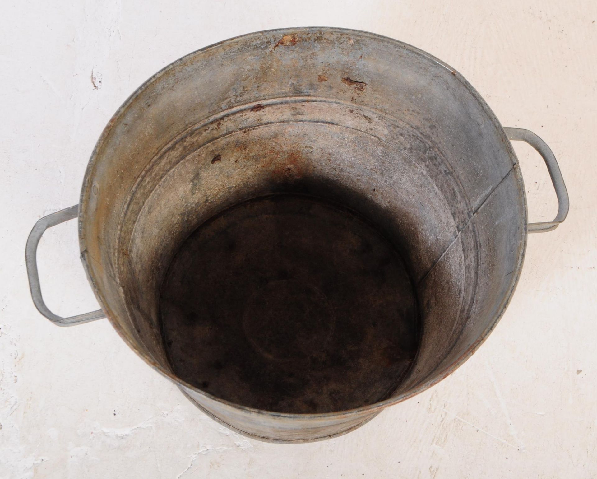 FIVE MID CENTURY GALVANISED BATH PLANTER & WATERING CANS - Image 13 of 22