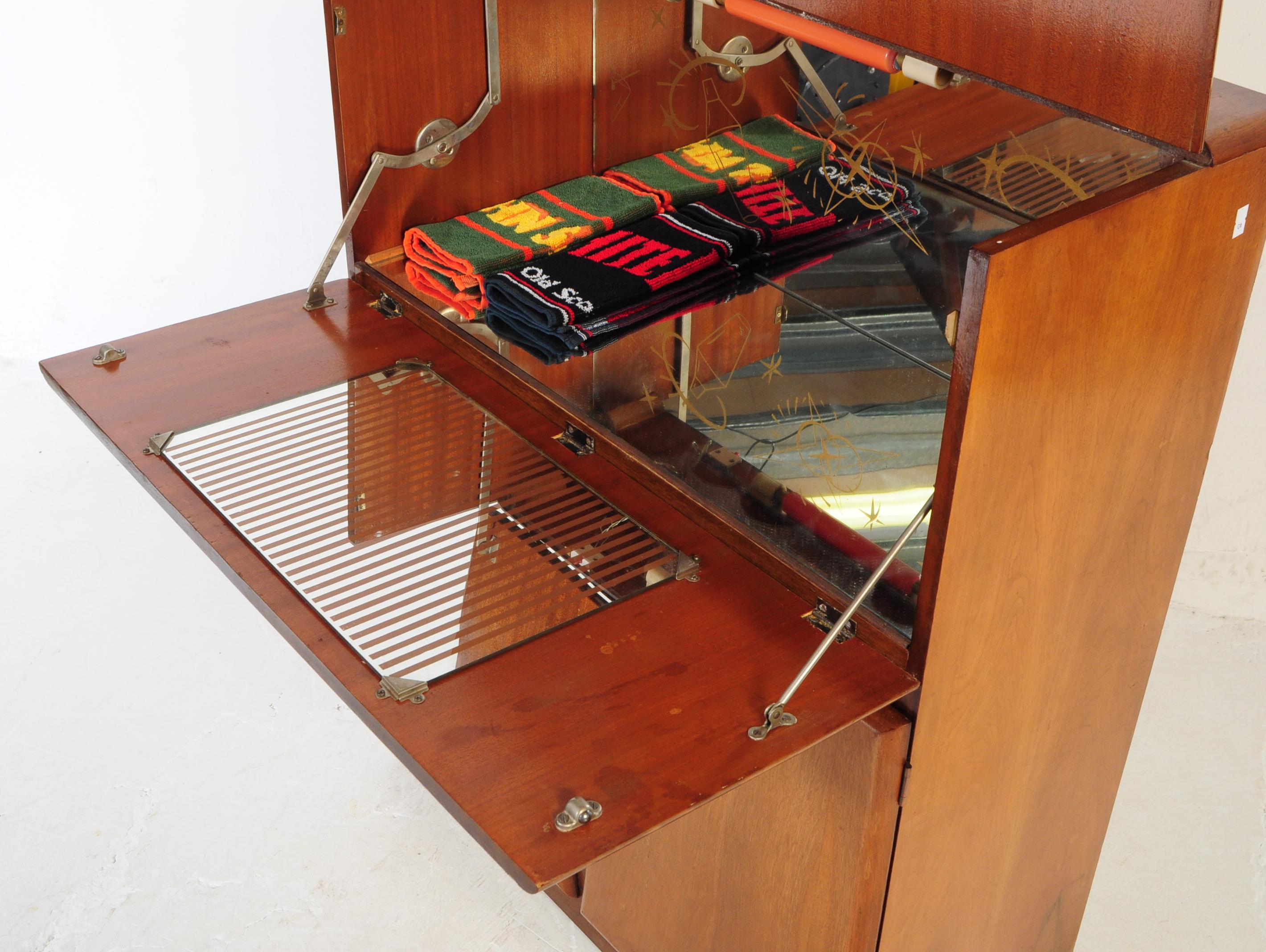 MID 20TH CENTURY WALNUT VENEER COCKTAIL CABINET - Image 12 of 24