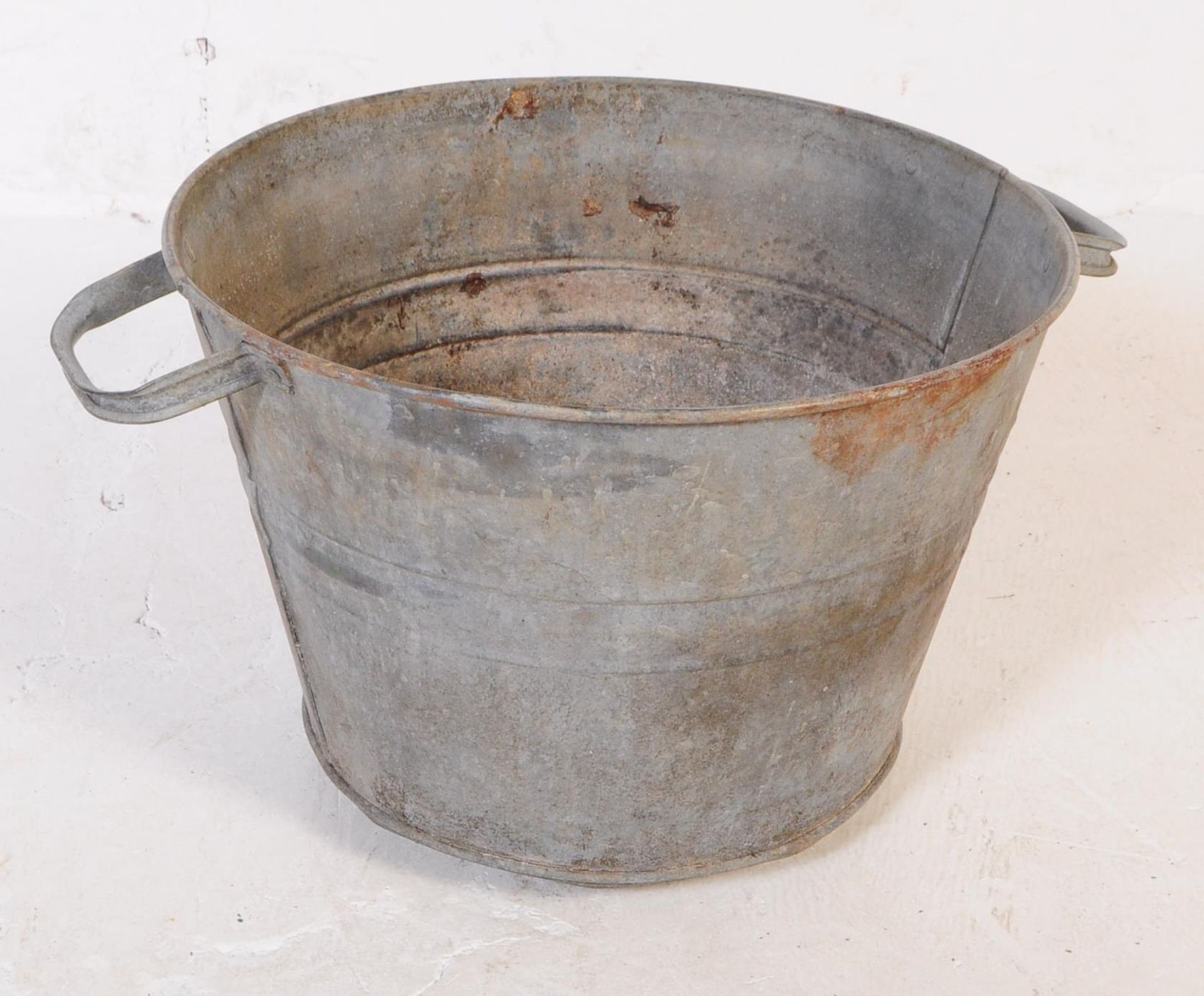 FIVE MID CENTURY GALVANISED BATH PLANTER & WATERING CANS - Image 12 of 22