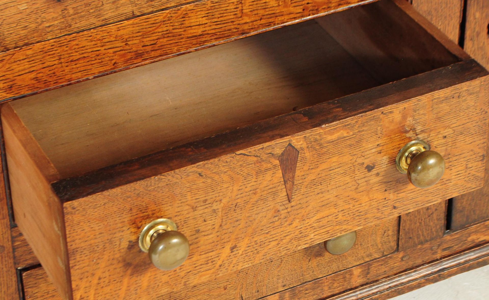 18TH CENTURY GEORGE III COUNTRY OAK WELSH DRESSER - Image 5 of 7