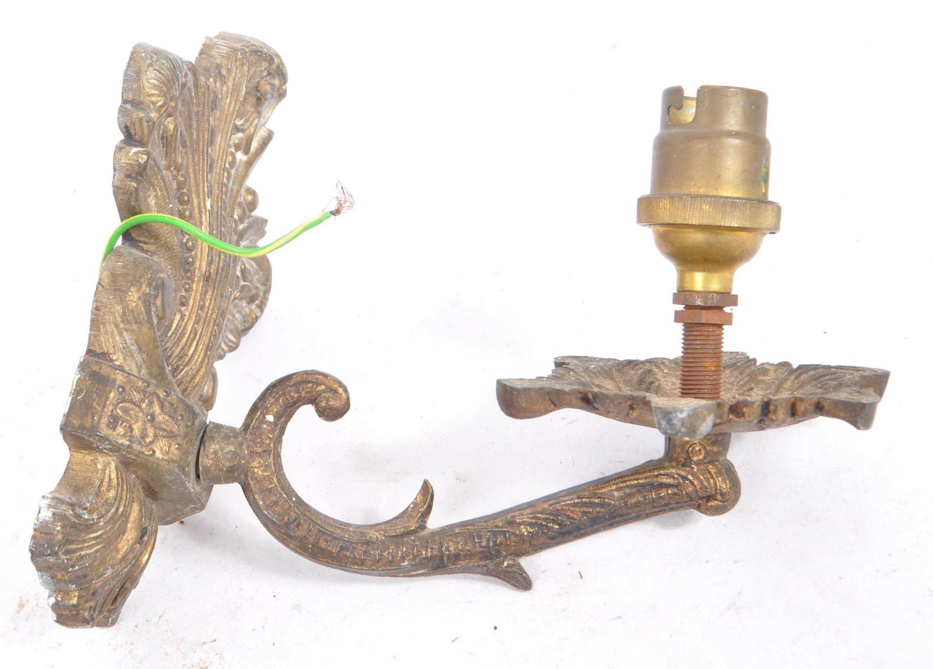 PAIR OF POSSIBLY FRENCH 20TH CENTURY BRASS WALL SCONCES - Bild 4 aus 7