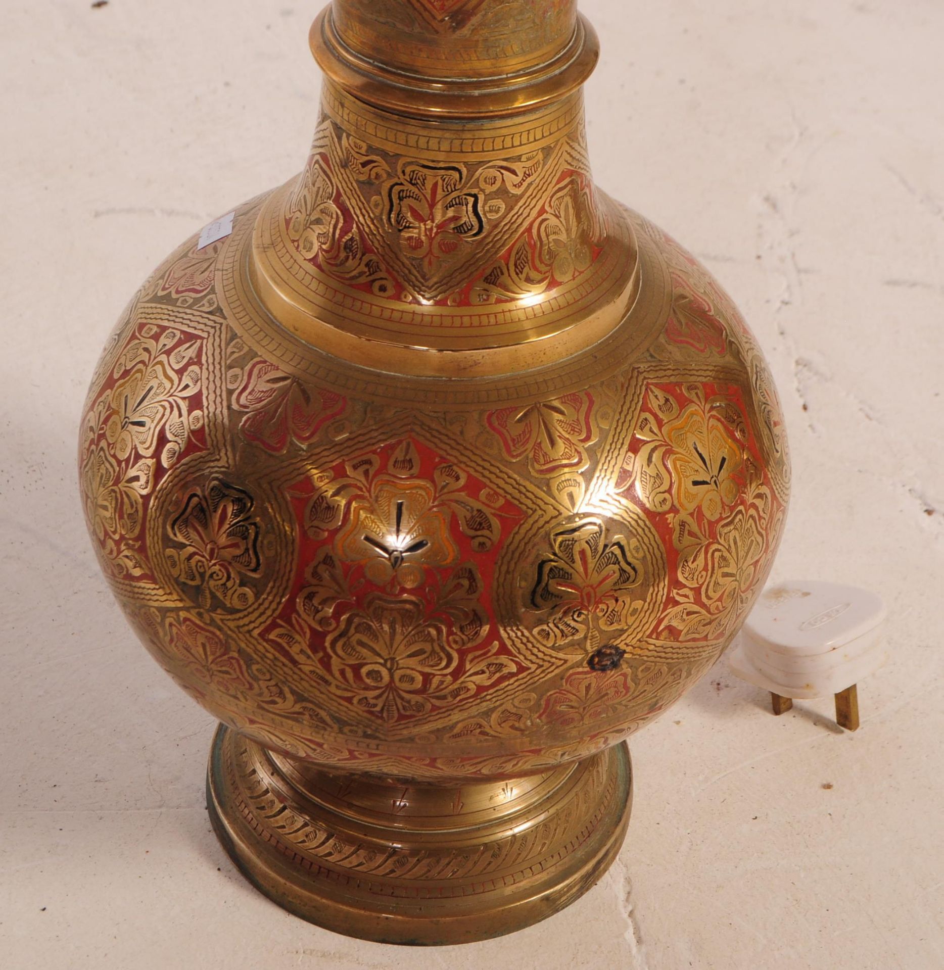 PAIR OF PERSIAN / MOROCCAN BRASS LANTERN TABLE LAMPS - Bild 4 aus 8