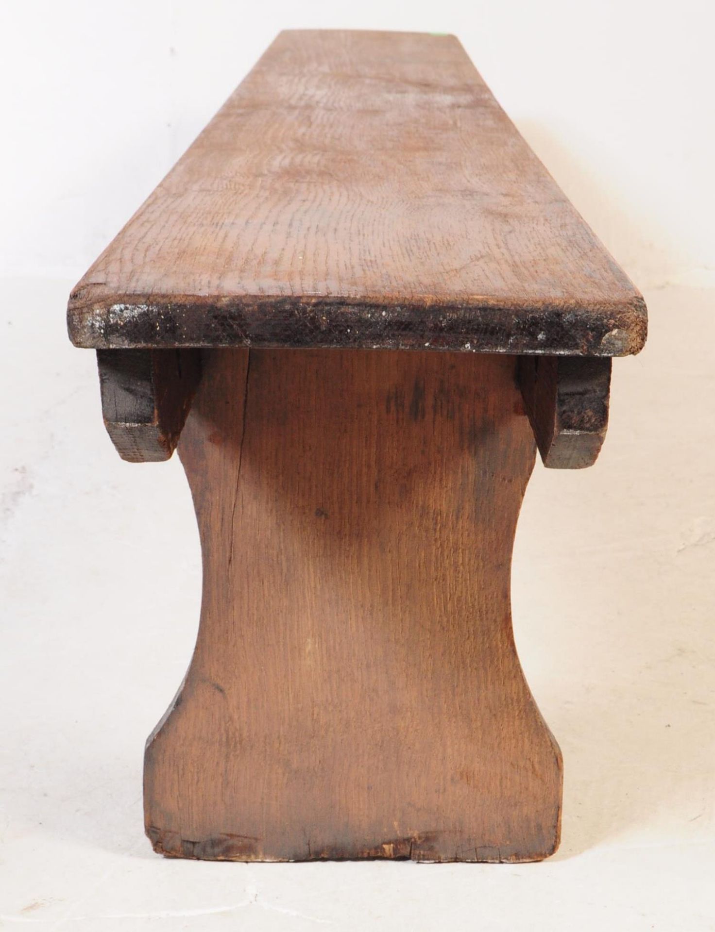 19TH CENTURY VICTORIAN REFECTORY OAK PIG BENCH SETTLE - Image 5 of 11