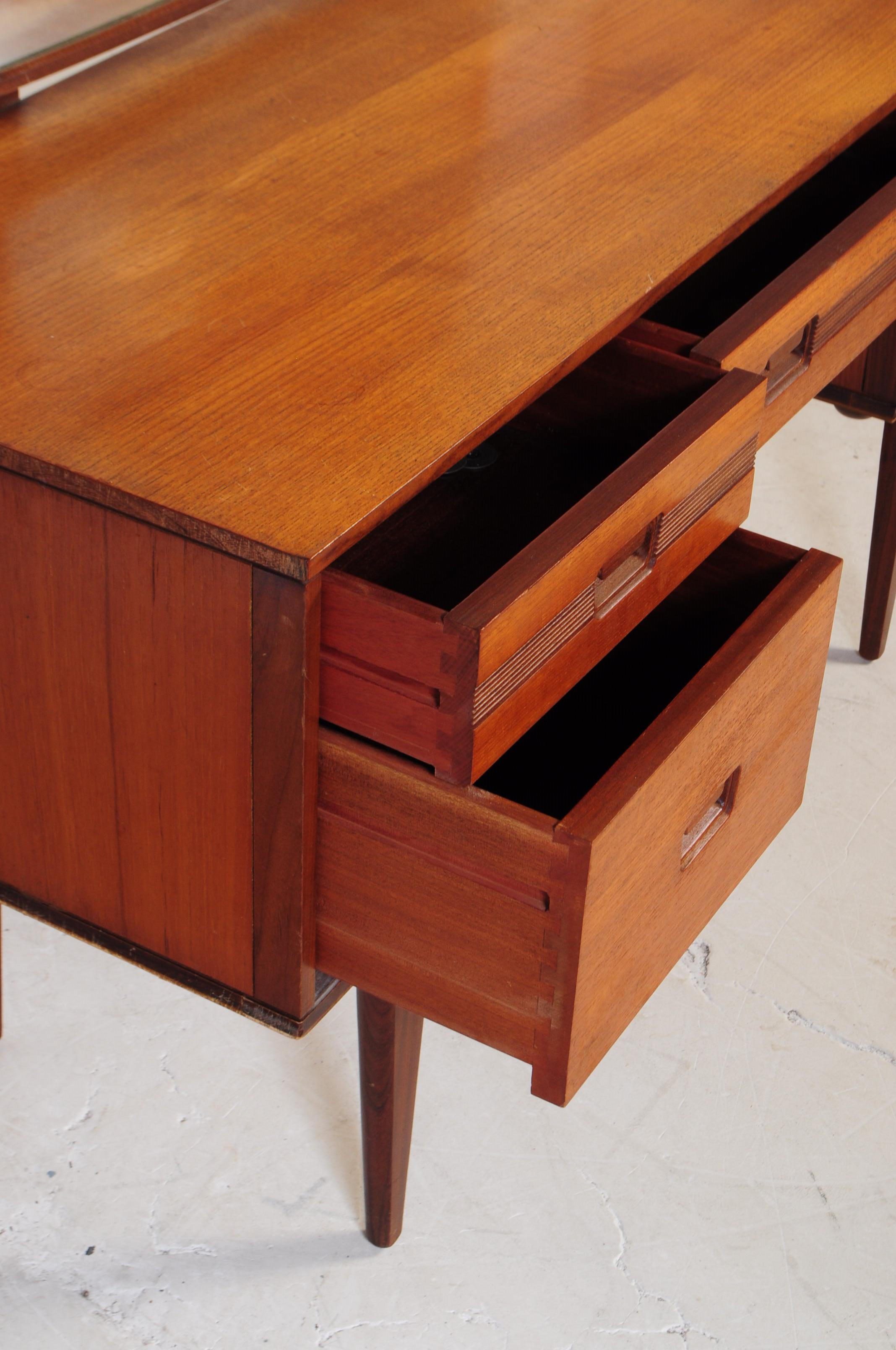 BRITISH MODERN DESIGN - MID 20TH CENTURY TEAK DRESSING TABLE - Image 5 of 9