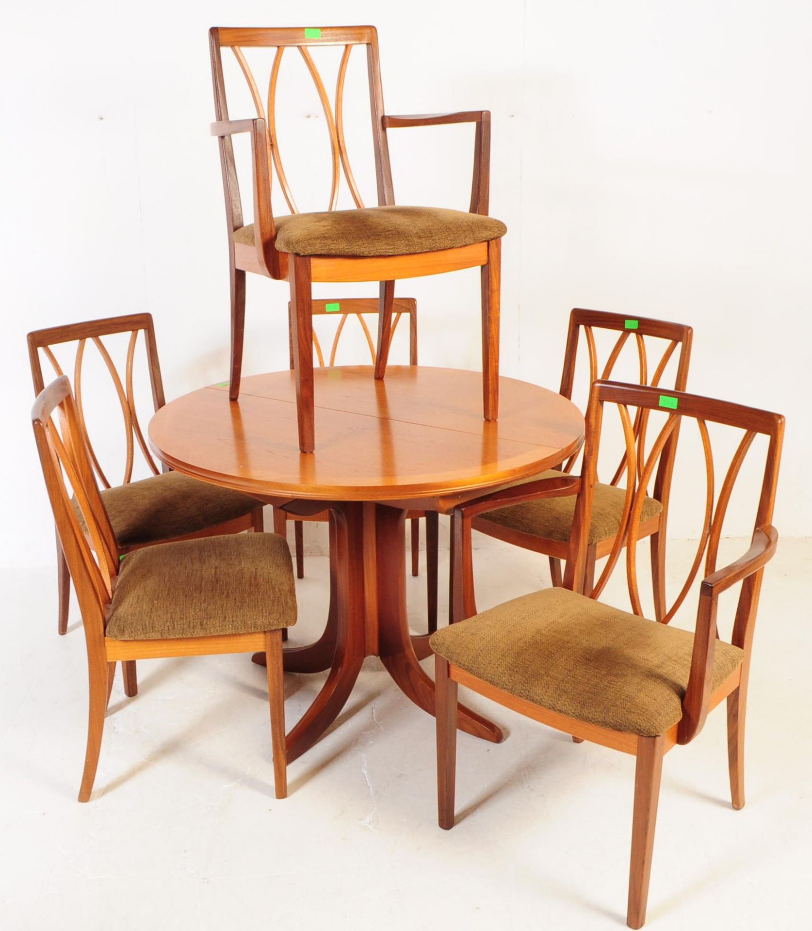 G PLAN / PARKER KNOLL - TEAK DINING TABLE WITH SIX CHAIRS - Bild 2 aus 12