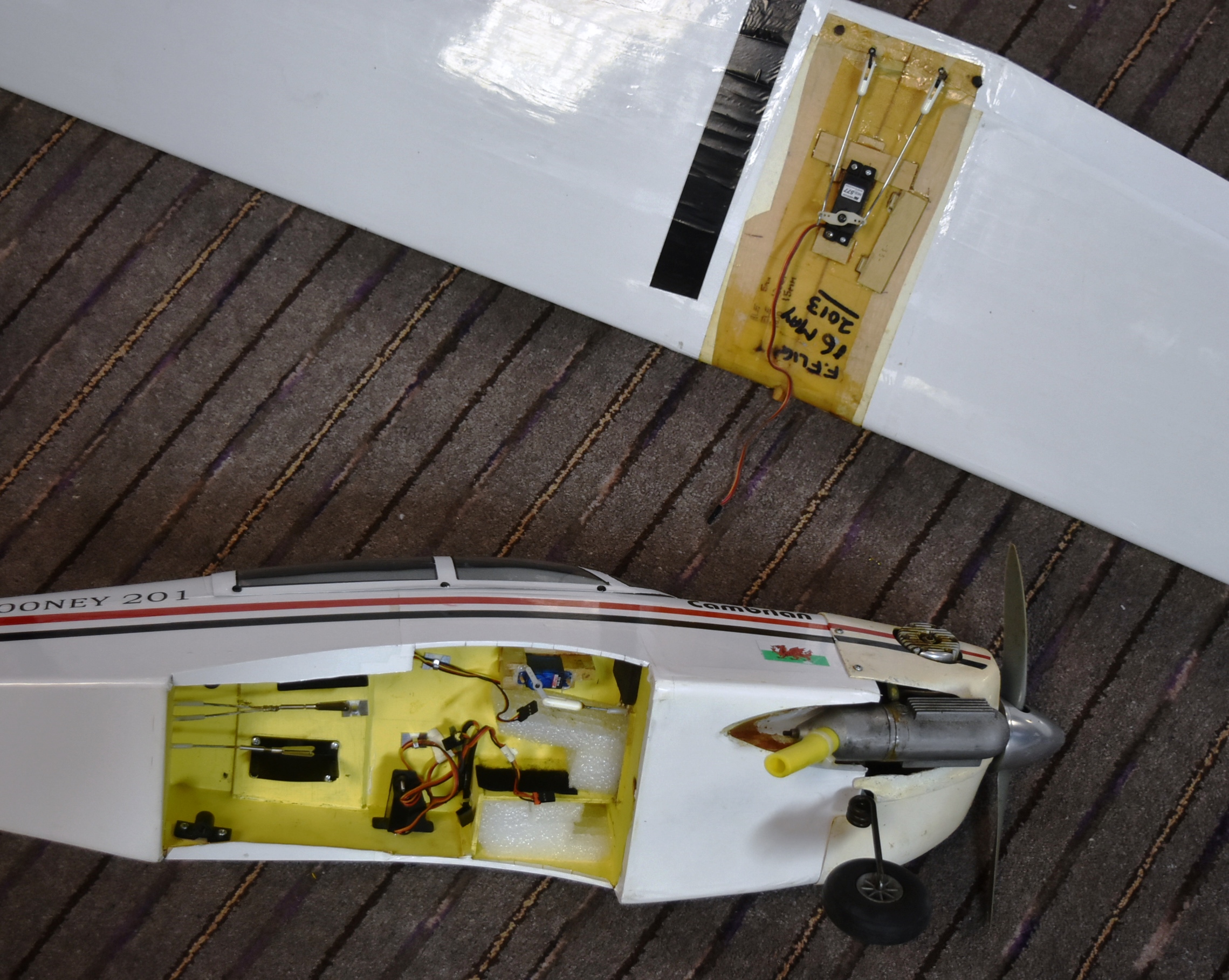 MOONEY 201 - RADIO CONTROL MODEL PLANE - Image 5 of 6