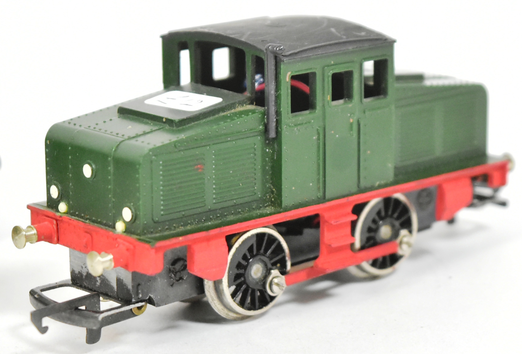 FIVE VINTAGE TRIANG OO GAUGE MODEL RAILWAY LOCOMOTIVE ENGINES - Image 6 of 7