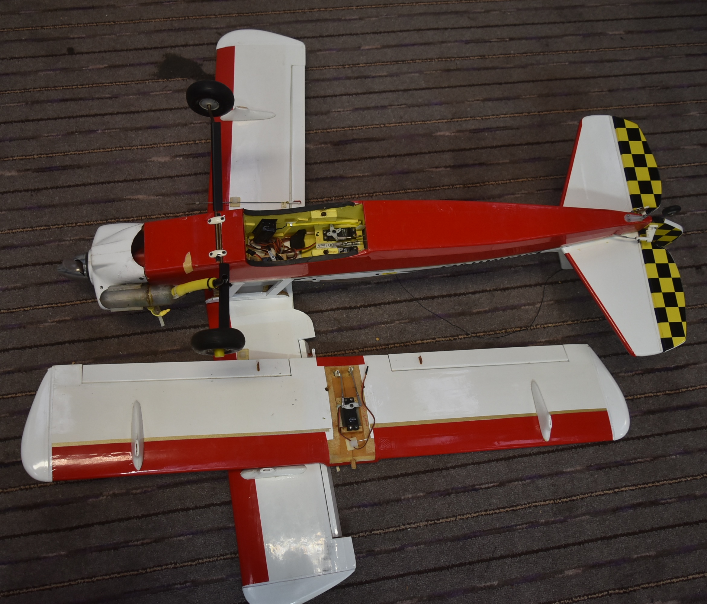 RC RADIO CONTROL MODEL BIPLANE - Image 6 of 8