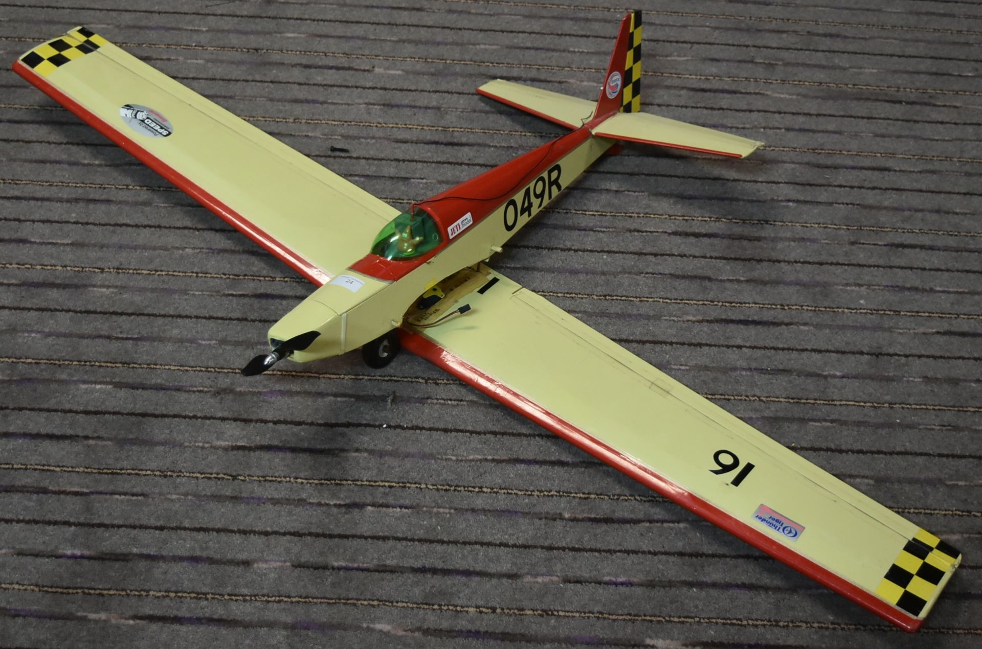 RC RADIO CONTROLLED MODEL PLANE