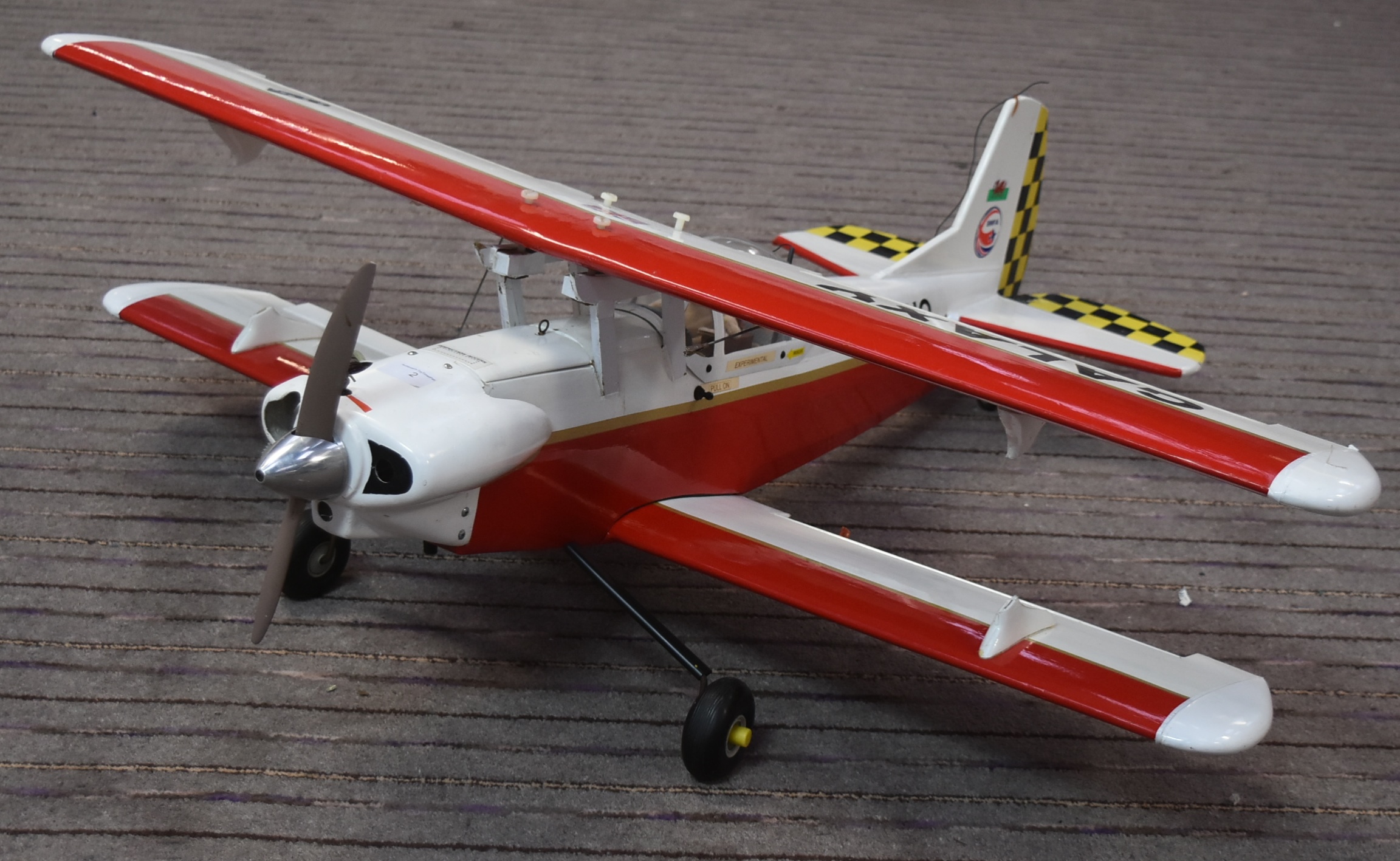 RC RADIO CONTROL MODEL BIPLANE