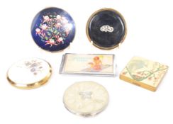 COLLECTION OF 20TH CENTURY VINTAGE VANITY COMPACTS