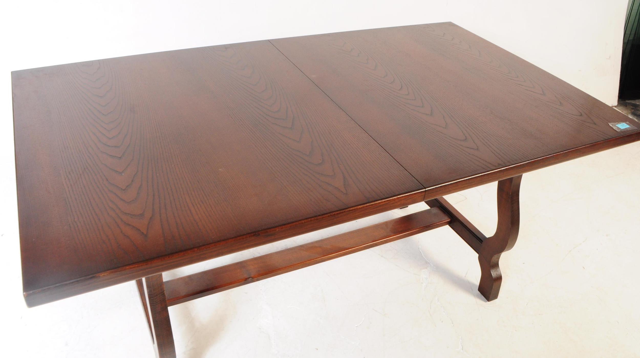 1970S YOUNGER EXTENDING DINING TABLE WITH EIGHT MATCHING CHAIRS - Image 3 of 5