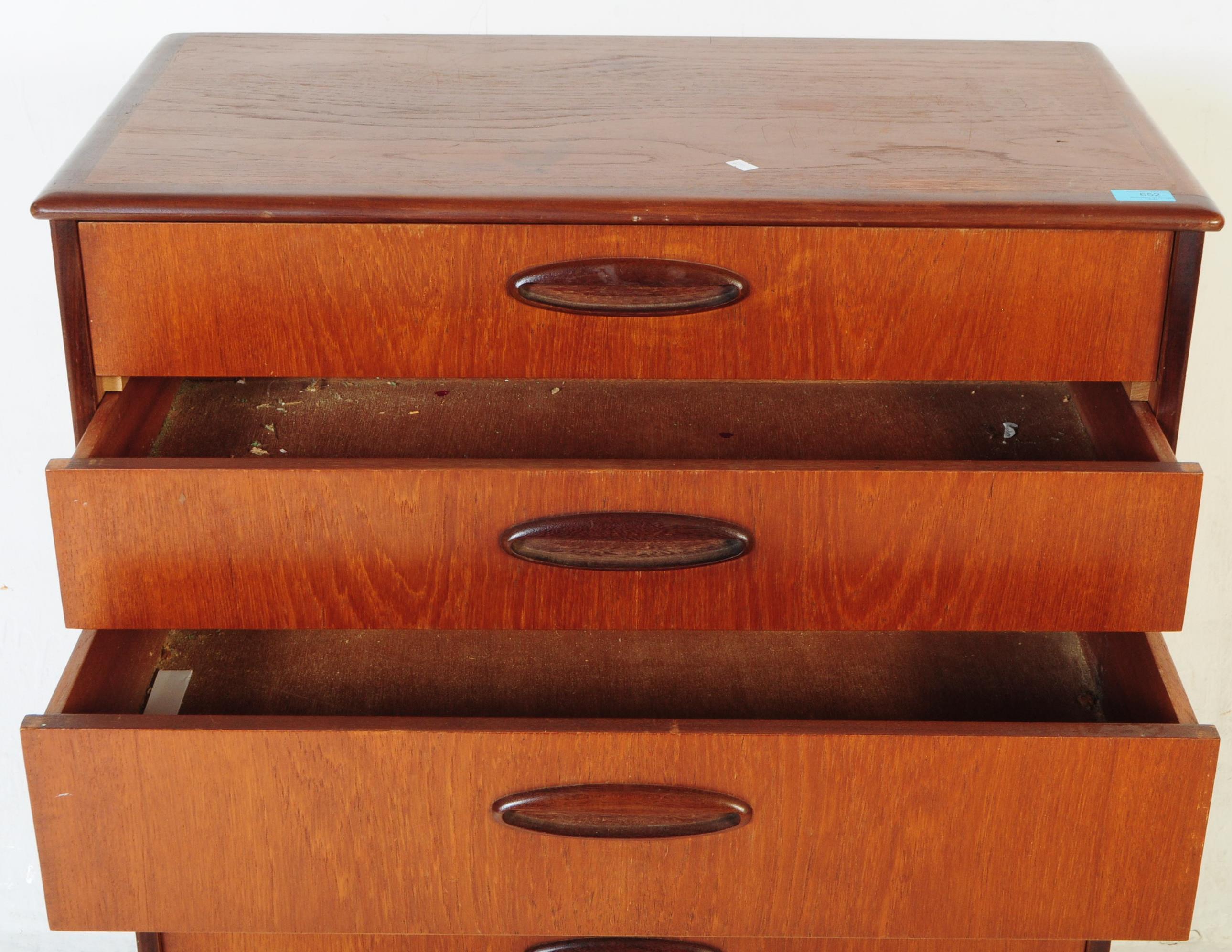MID 20TH CENTURY G PLAN STYLE CHEST OF DRAWERS - Image 4 of 6